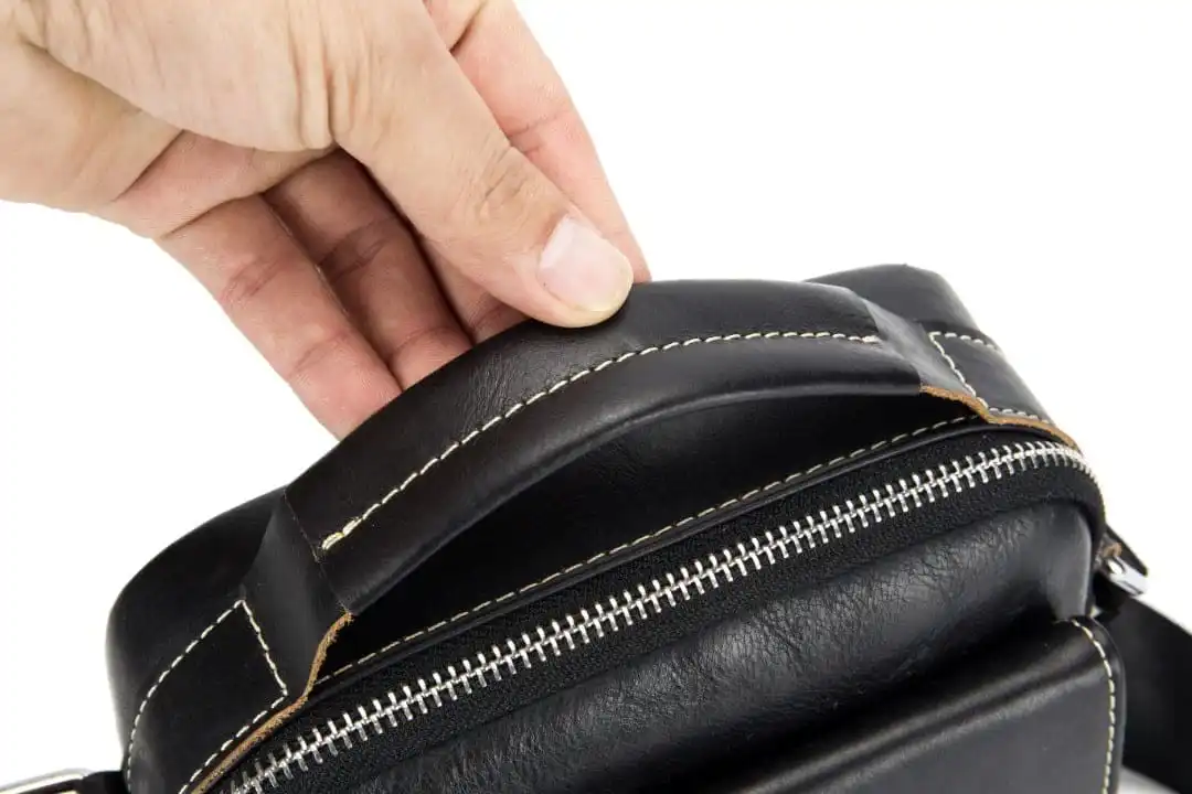 Δερμάτινο τσαντάκι ώμου Bull Captain DJB 038 μαύρο