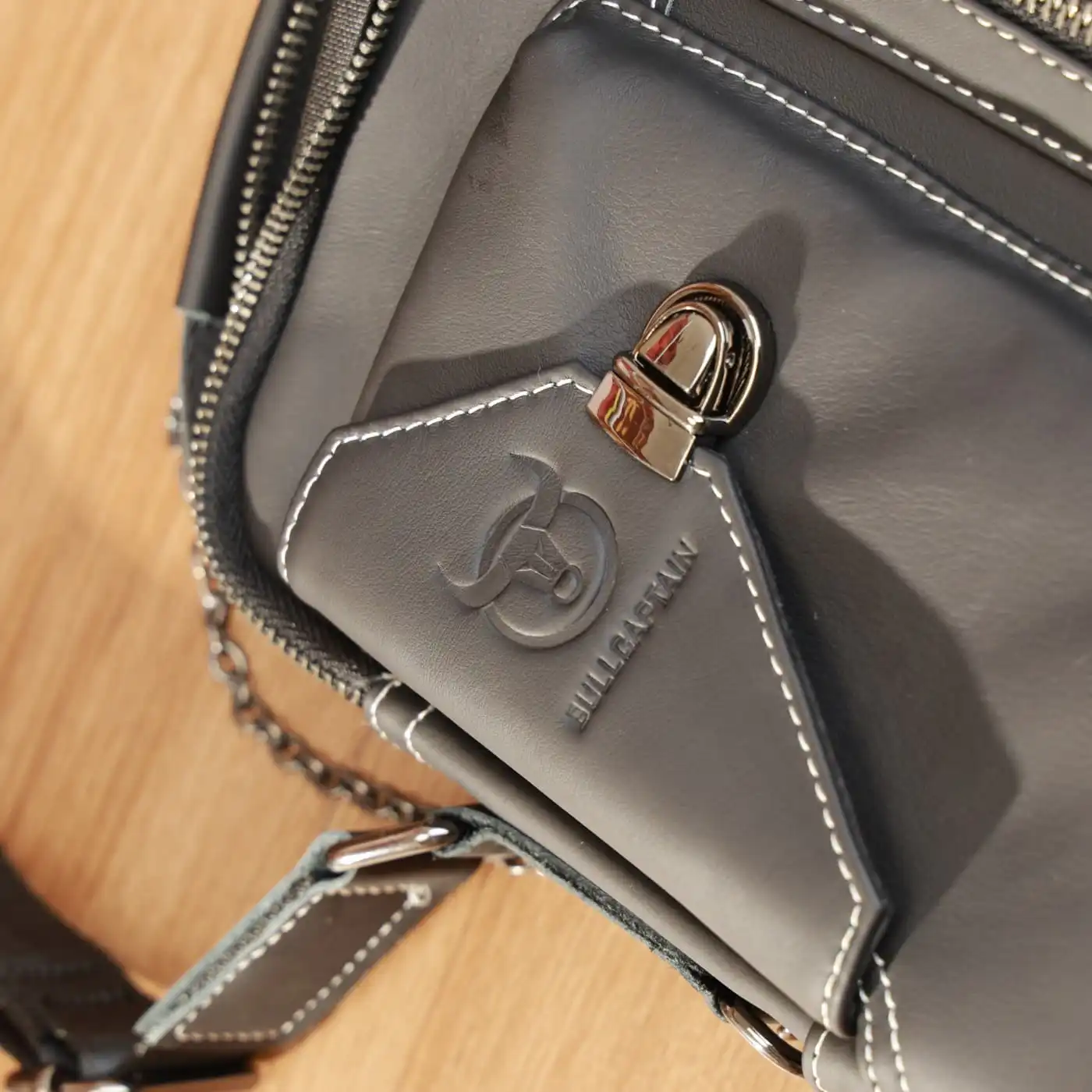 Δερμάτινο τσαντάκι ώμου Bull Captain DJB 039 μαύρο