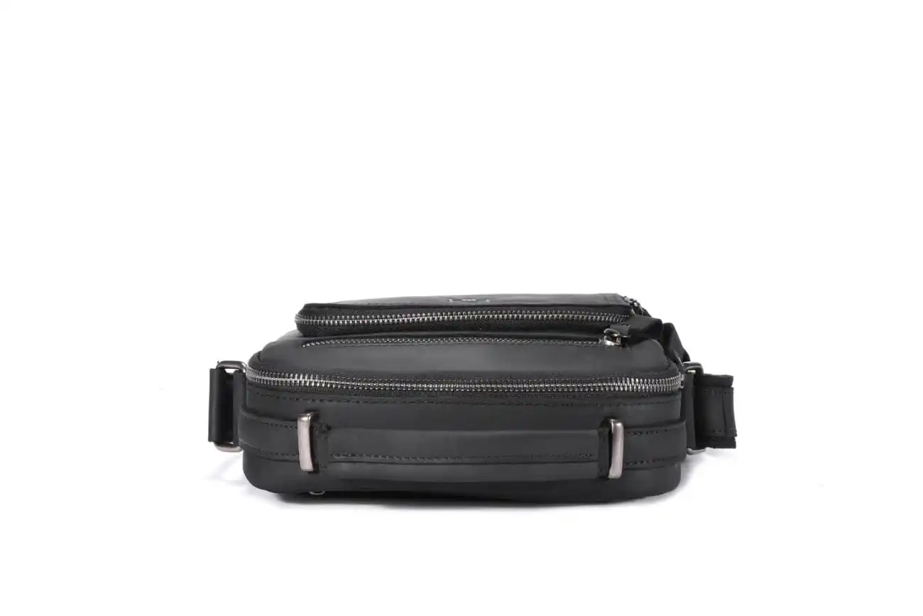 Δερμάτινο τσαντάκι ώμου Bull Captain DJB 0500-L μαύρο