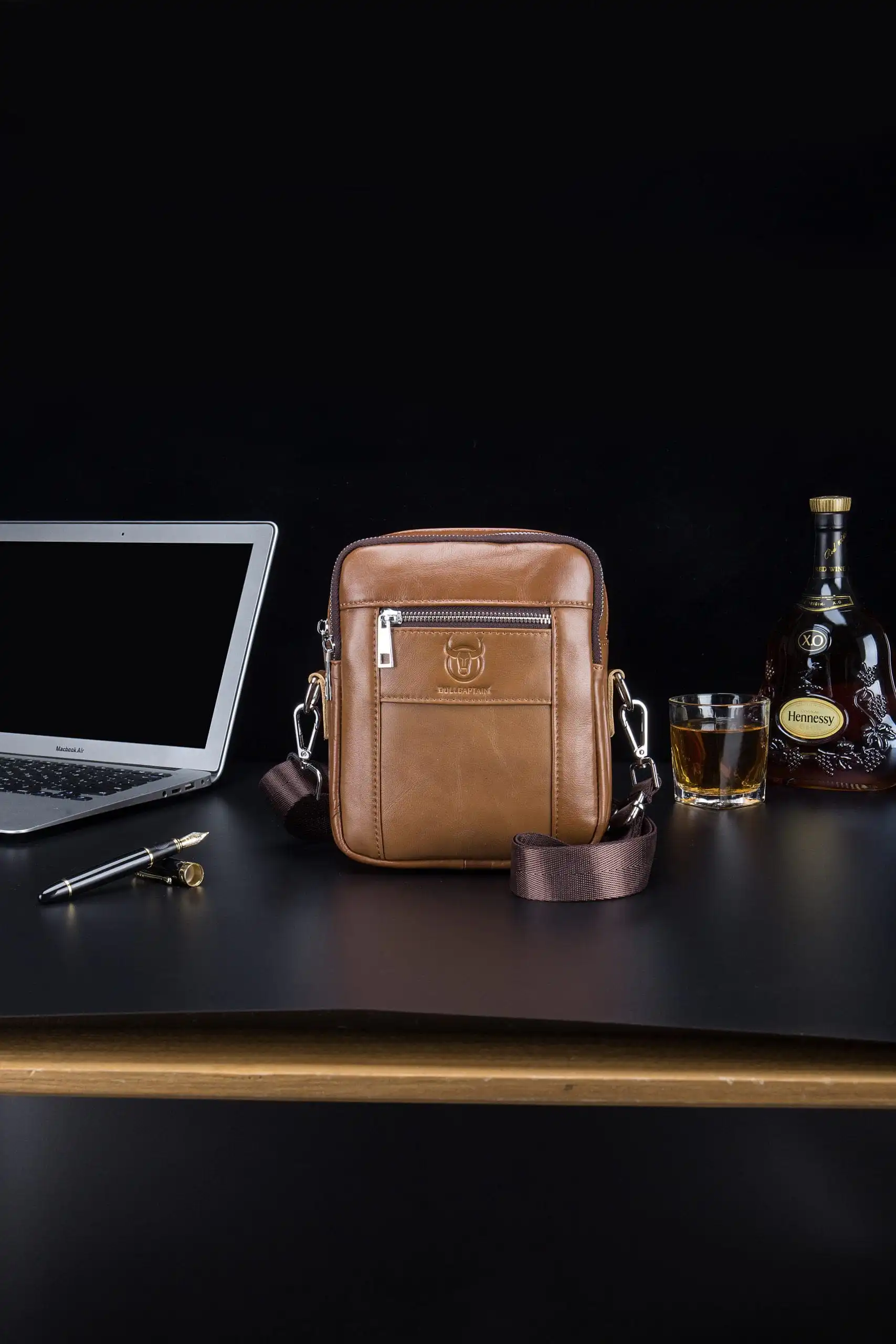 Δερμάτινο τσαντάκι ώμου Bull Captain DJB 09 καφέ