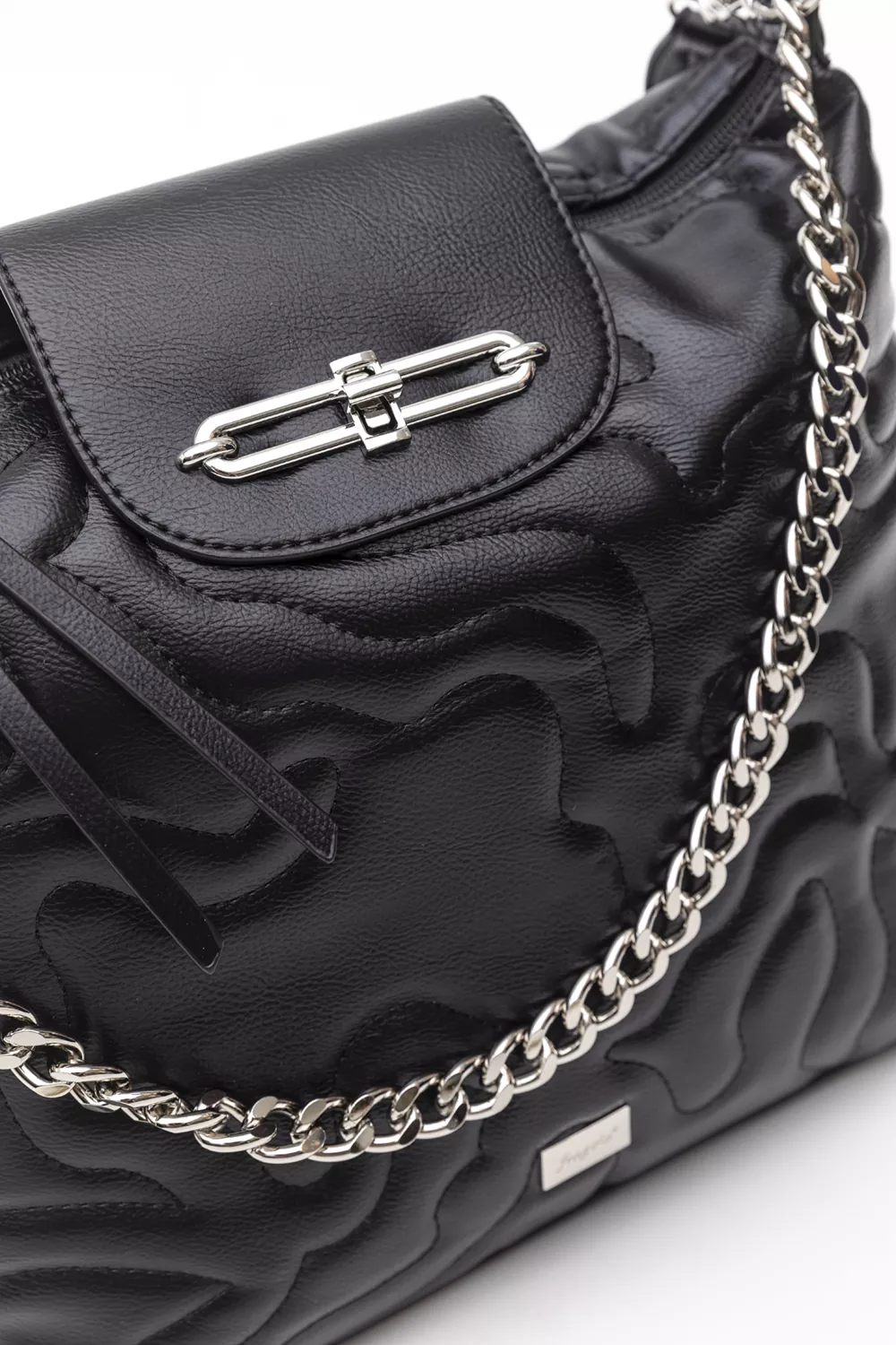 Πολυμορφική τσάντα μεσαίου μεγέθους με κυματοειδή γαζιά.