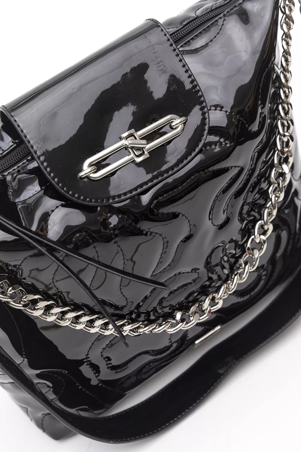 Πολυμορφική τσάντα μεσαίου μεγέθους με κυματοειδή γαζιά.