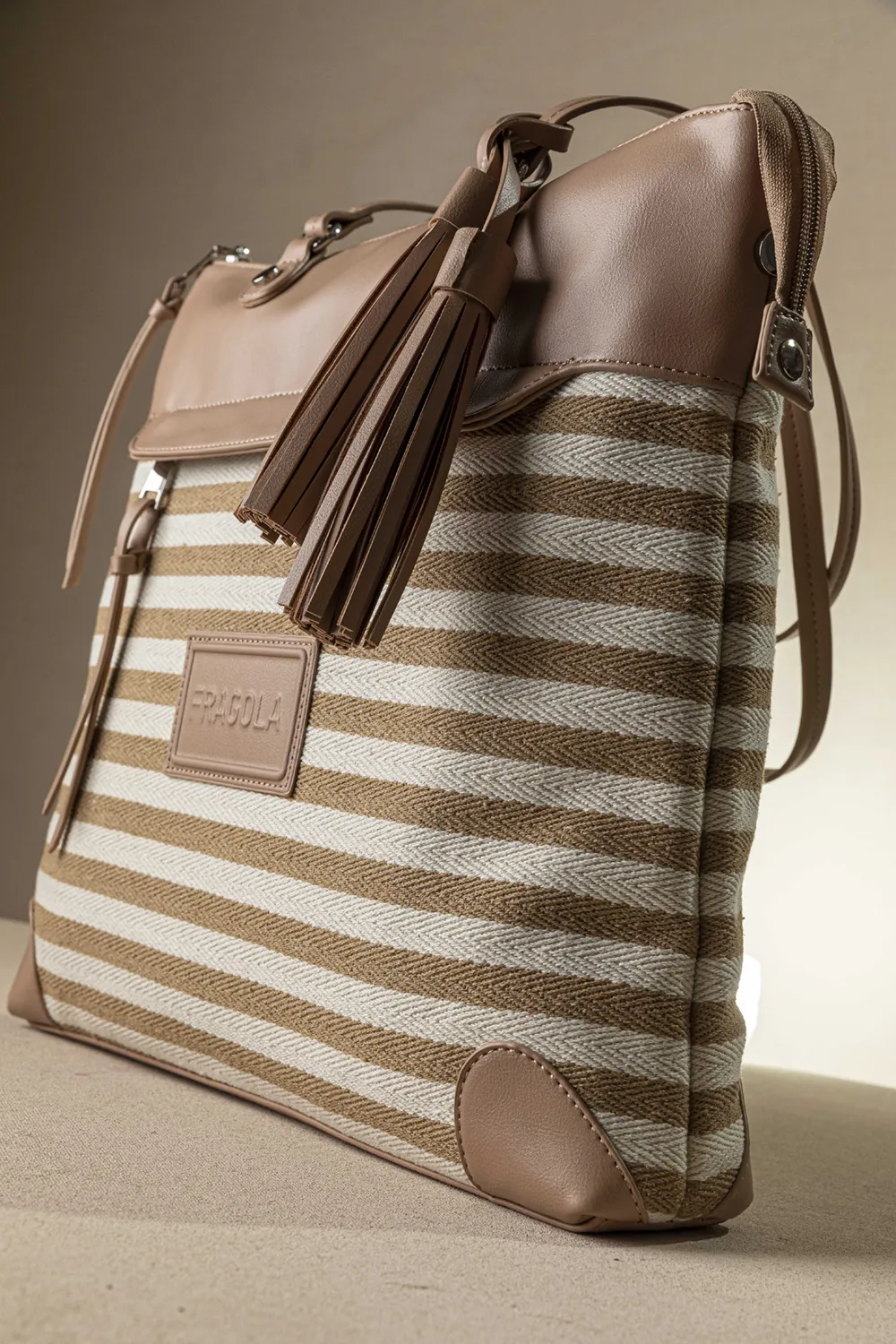 Μεγάλη τσάντα ώμου  με ρίγες