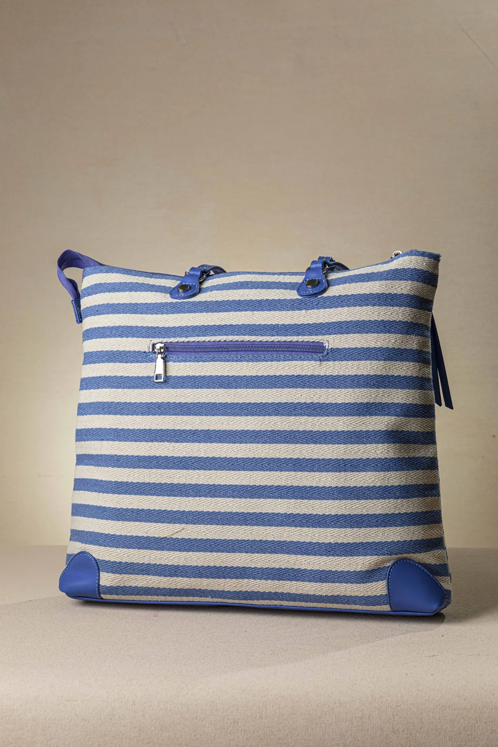 Μεγάλη τσάντα ώμου  με ρίγες