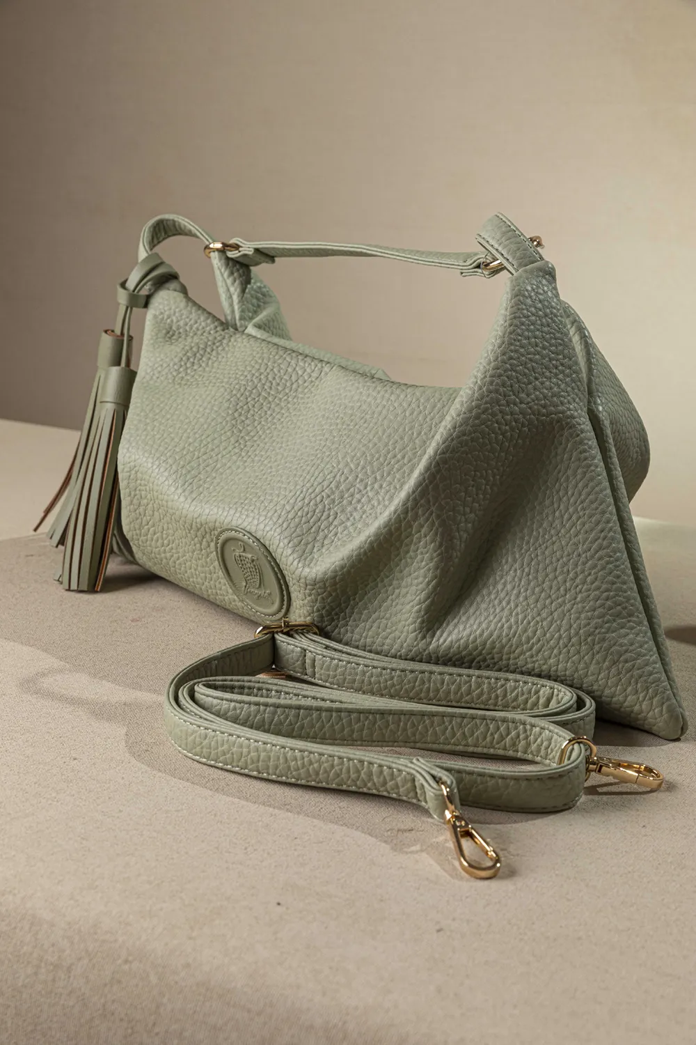 Πρακτική τσαντούλα ώμου και χιαστί