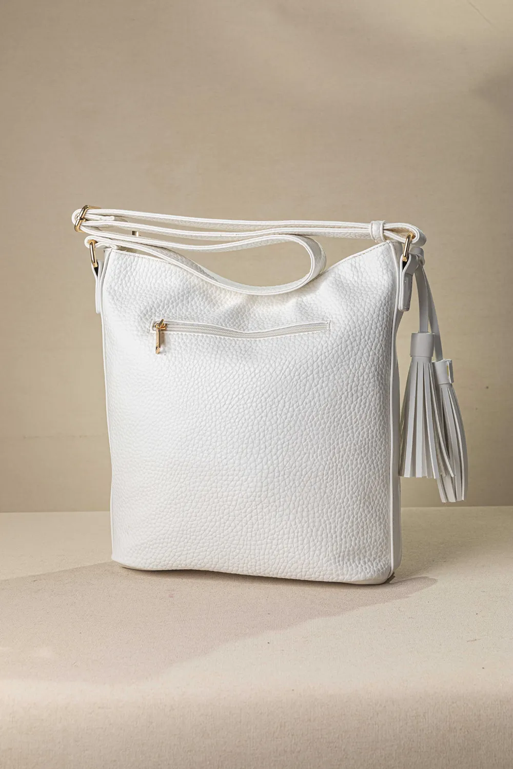 Μεγάλη μαλακή τσάντα ώμου με casual logo