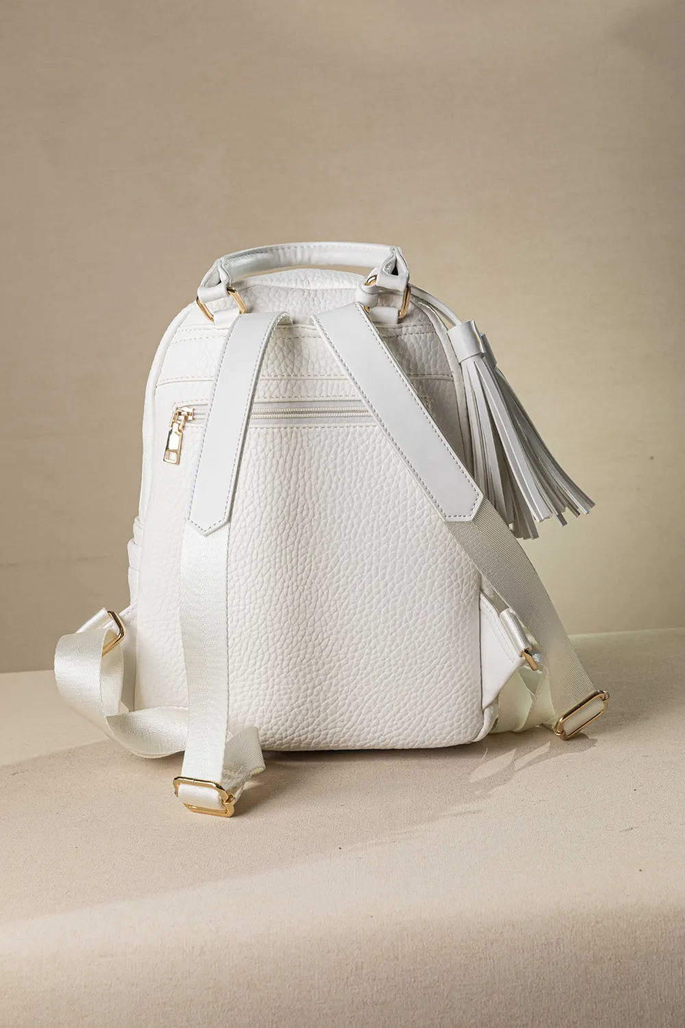 Backpack με πολλές τσέπες με casual logo