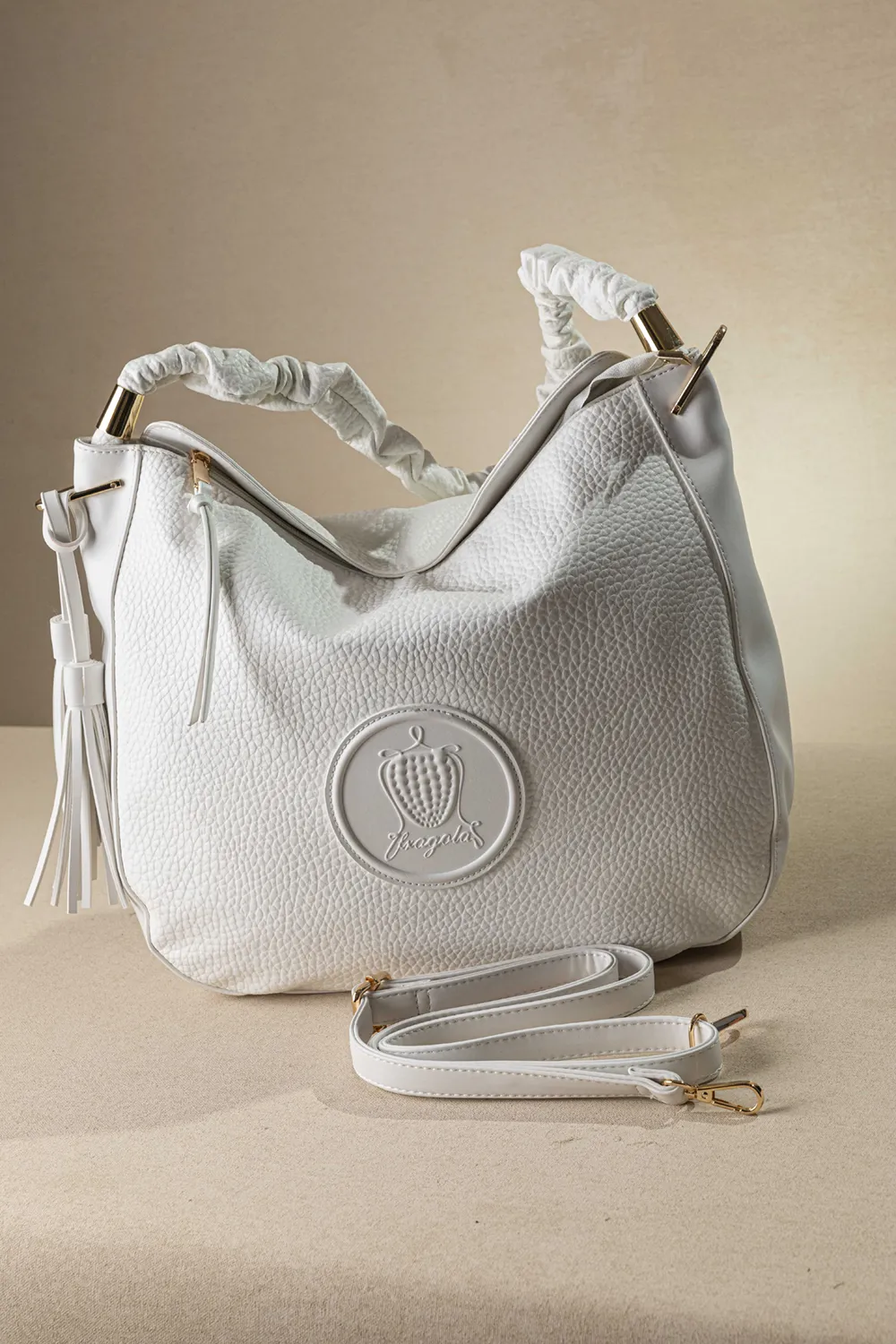 Μεγάλη μαλακή τσάντα με ιδιαίτερο χέρι για τον ώμο