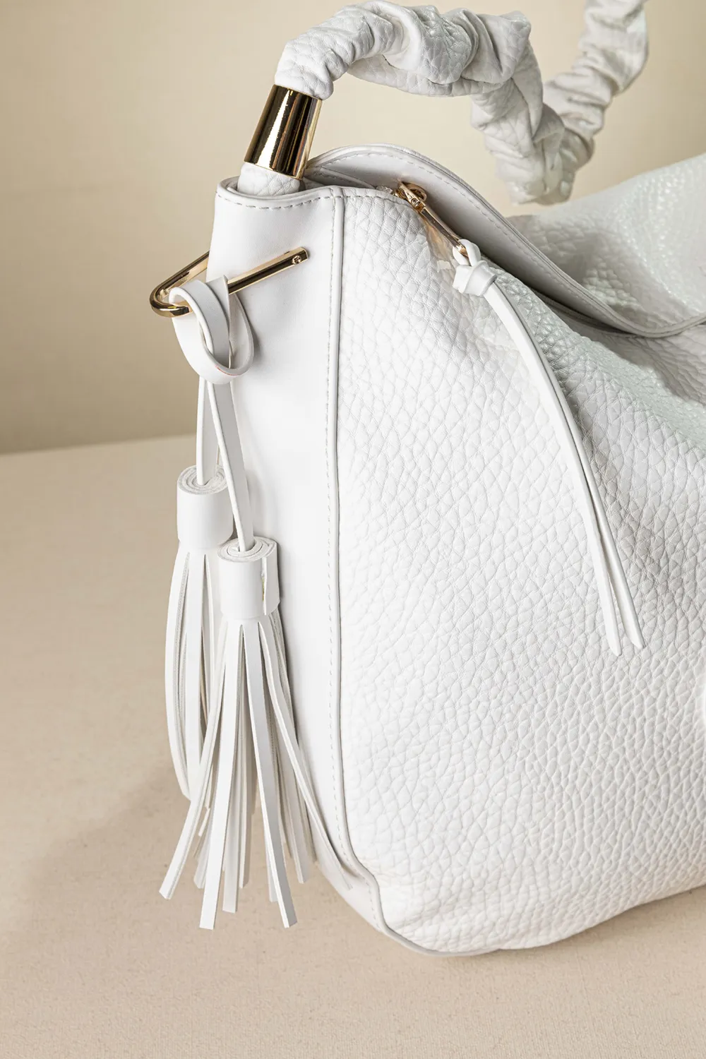 Μεγάλη μαλακή τσάντα με ιδιαίτερο χέρι για τον ώμο