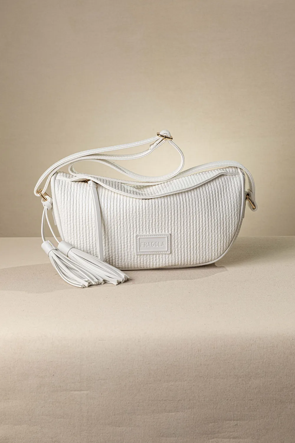 Μαλακή χιαστί τσάντα με αυξομειούμενο ιμάντα