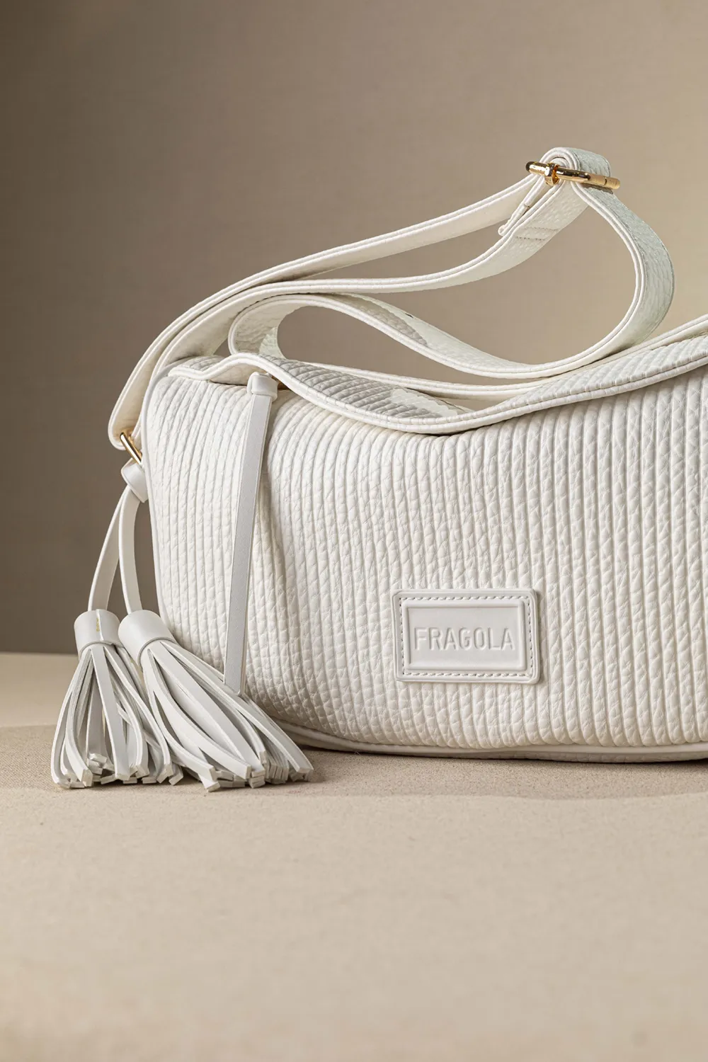 Μαλακή χιαστί τσάντα με αυξομειούμενο ιμάντα