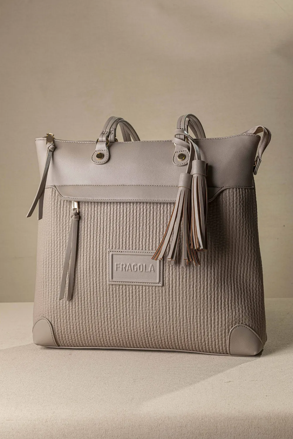 Μεγάλη τσάντα ώμου με casual logo