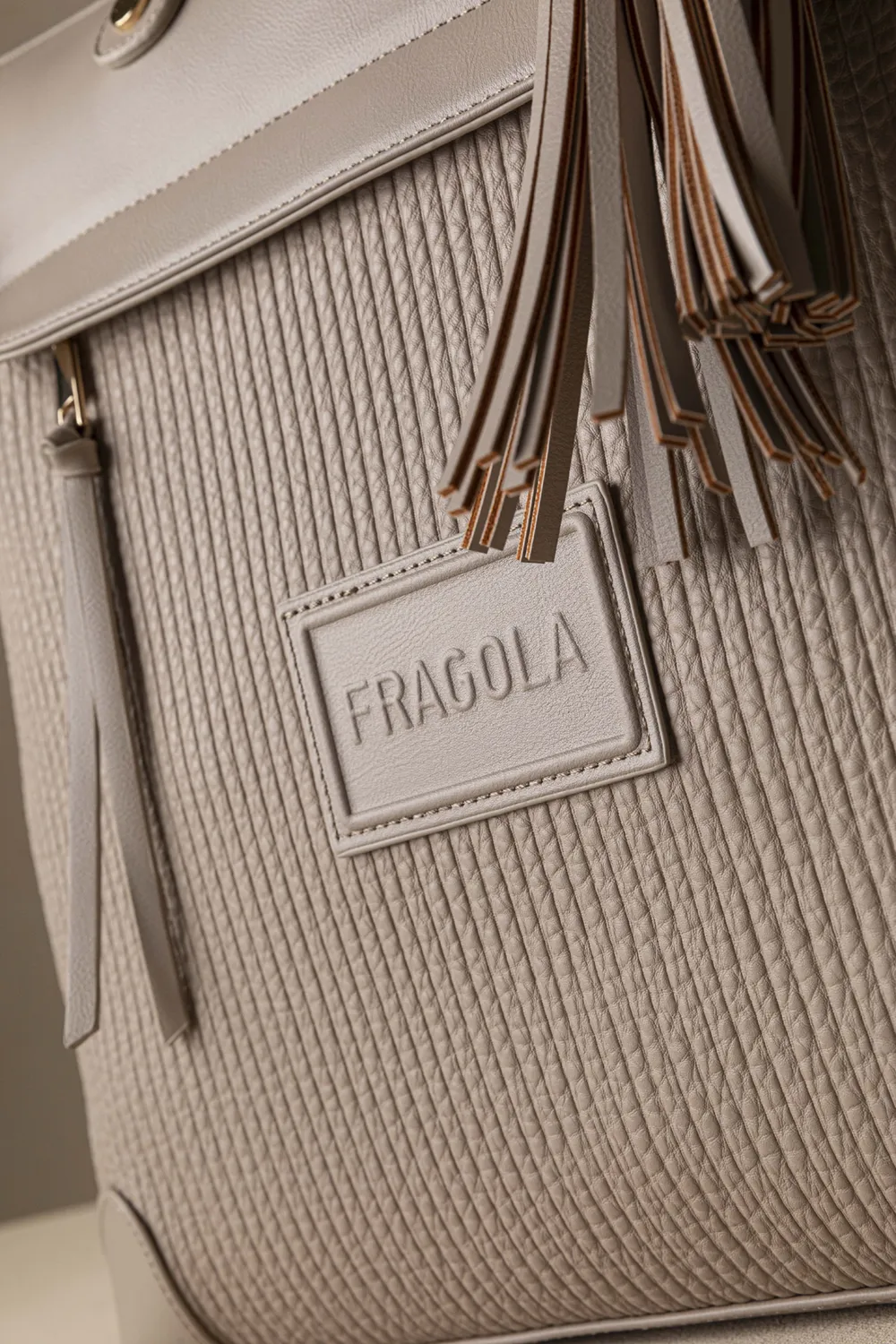 Μεγάλη τσάντα ώμου με casual logo