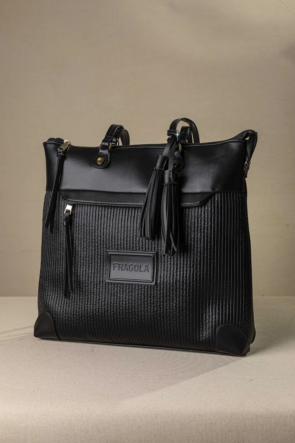 Μεγάλη τσάντα ώμου με casual logo