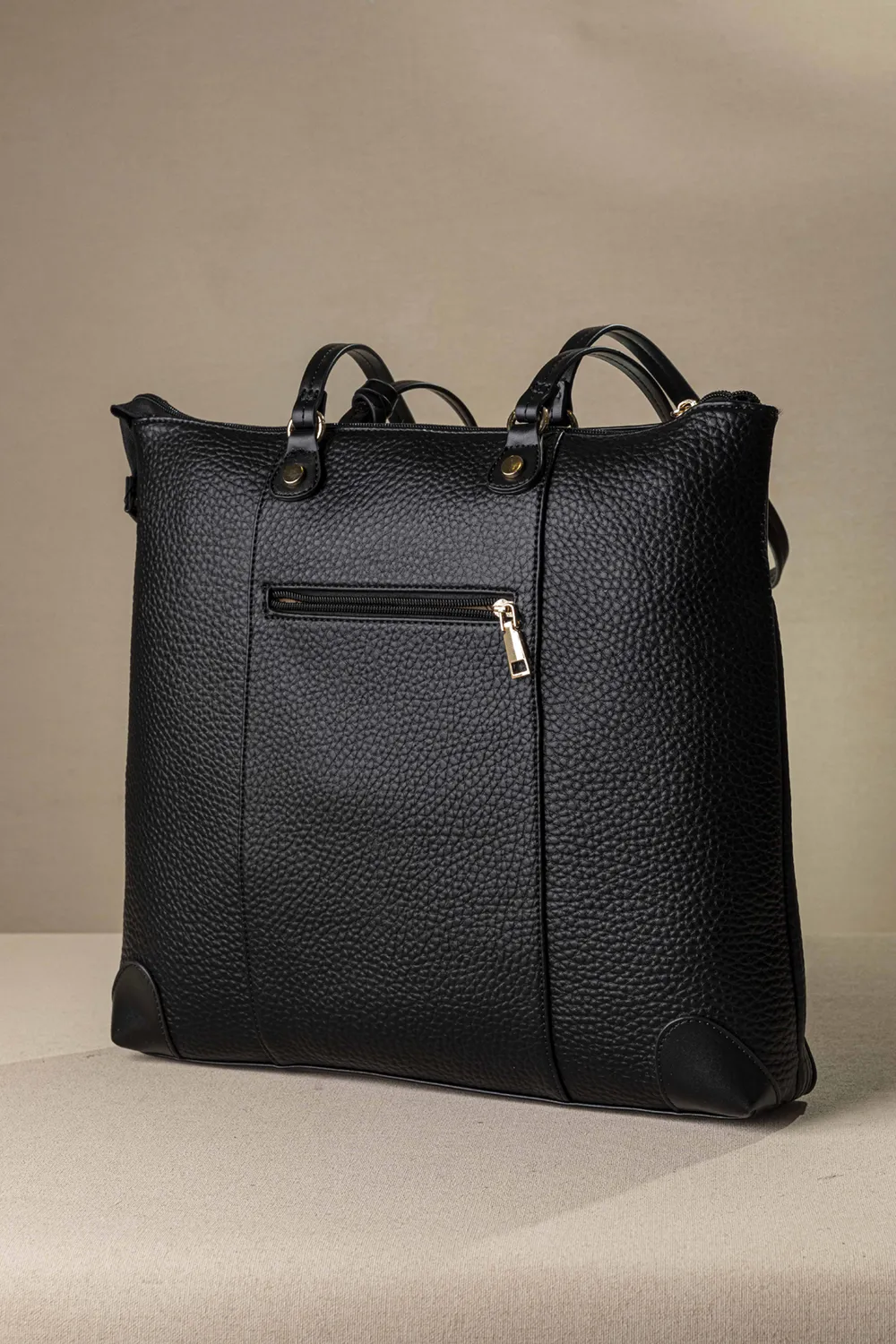 Μεγάλη τσάντα ώμου με casual logo