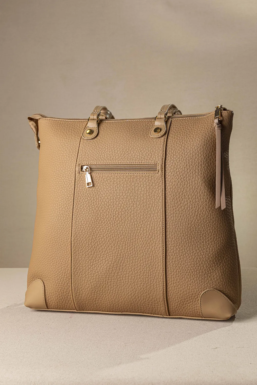 Μεγάλη τσάντα ώμου με casual logo