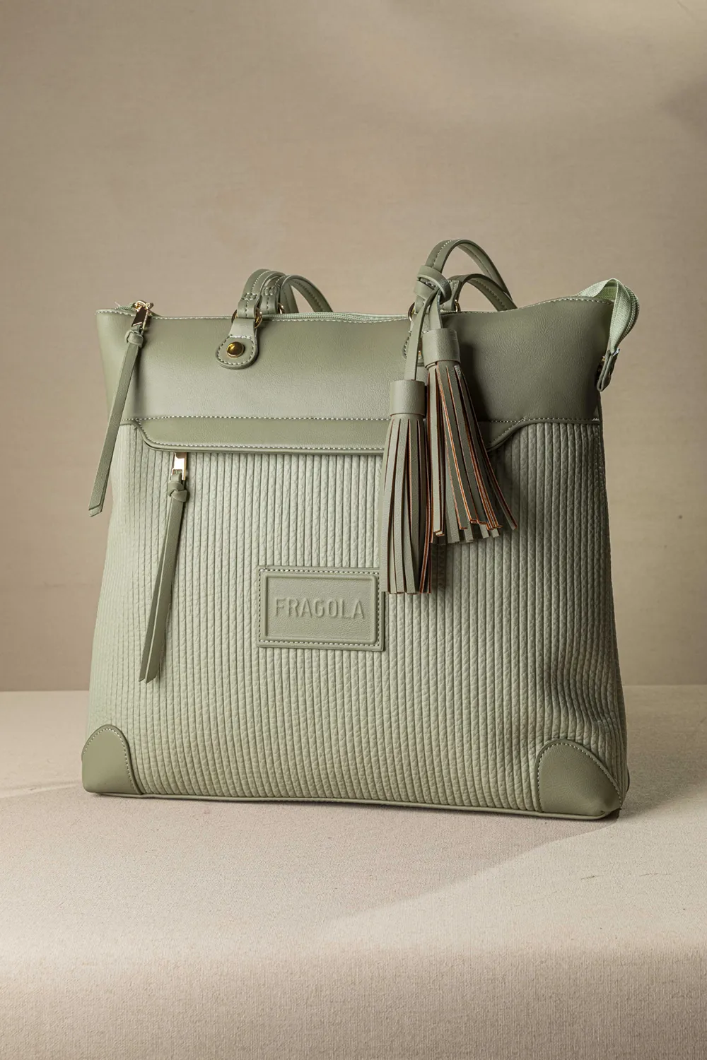 Μεγάλη τσάντα ώμου με casual logo