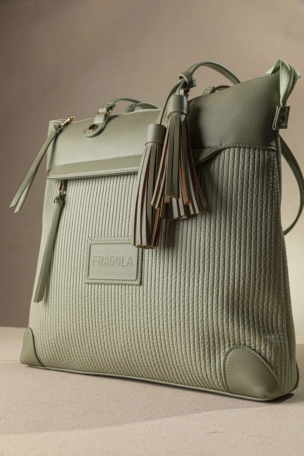 Μεγάλη τσάντα ώμου με casual logo