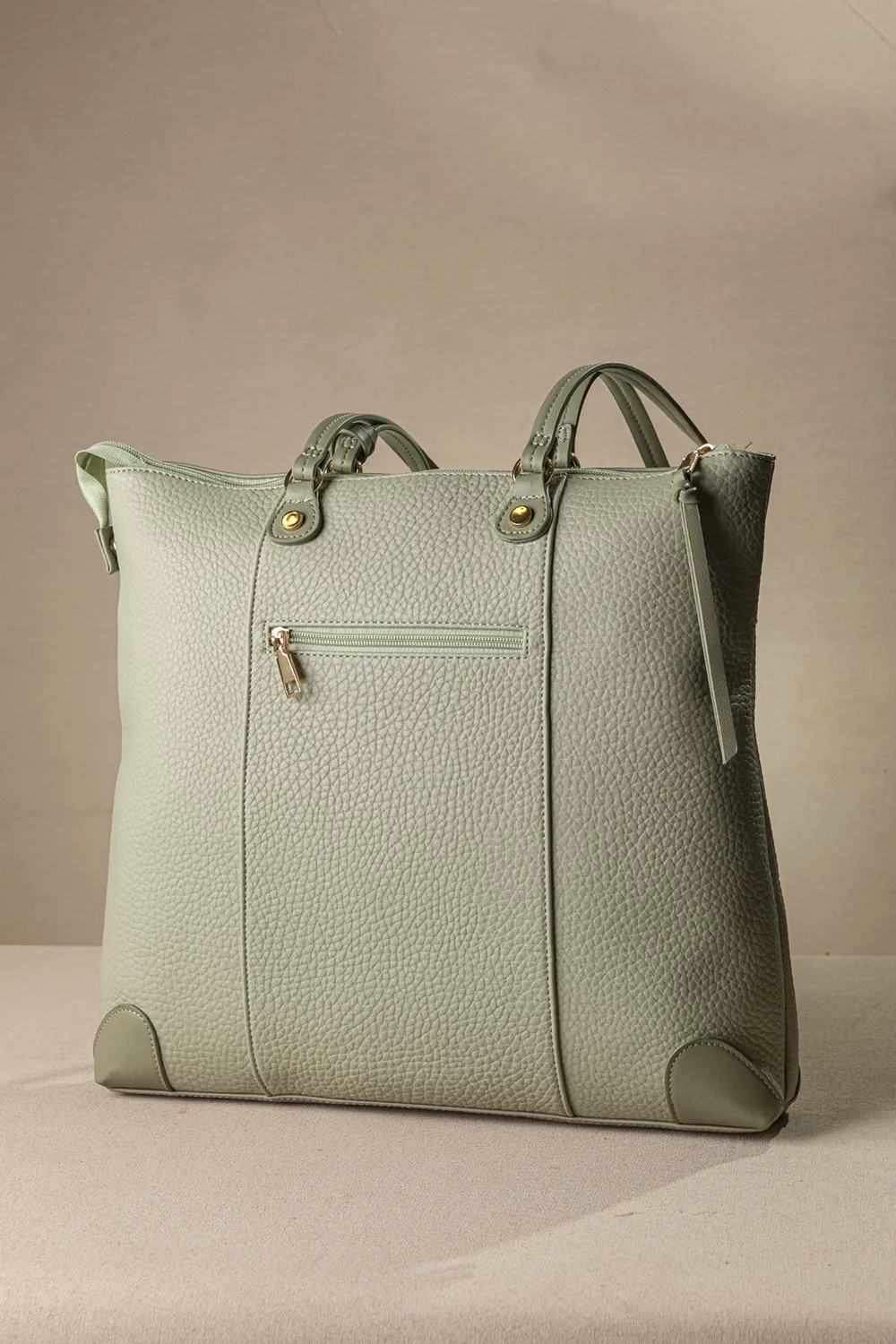 Μεγάλη τσάντα ώμου με casual logo