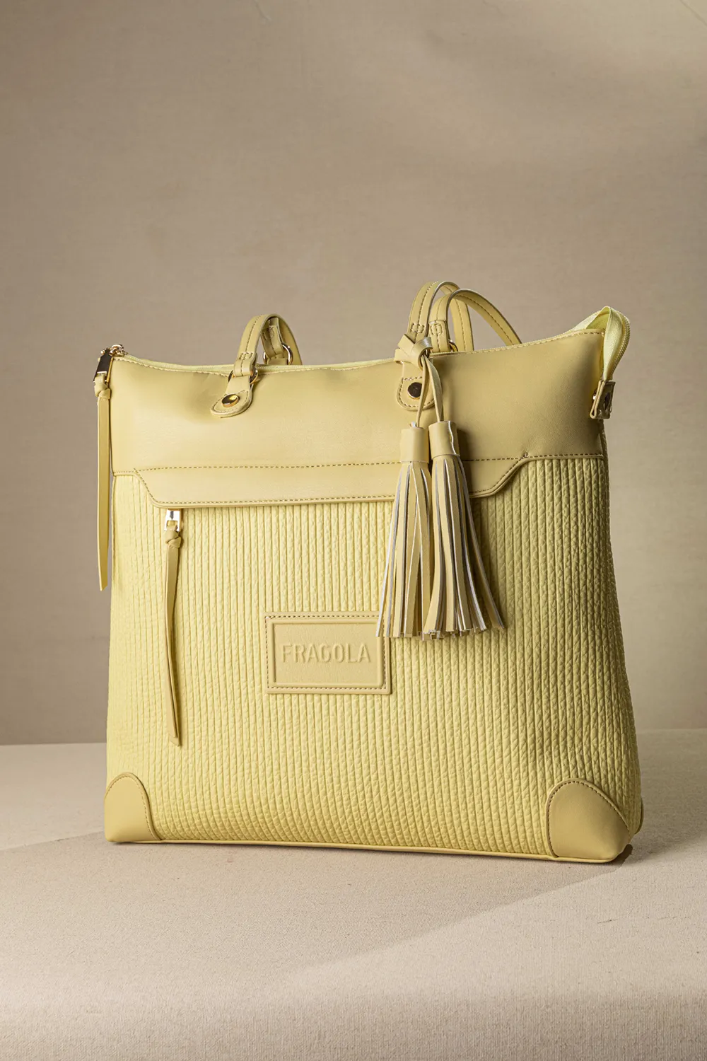 Μεγάλη τσάντα ώμου με casual logo