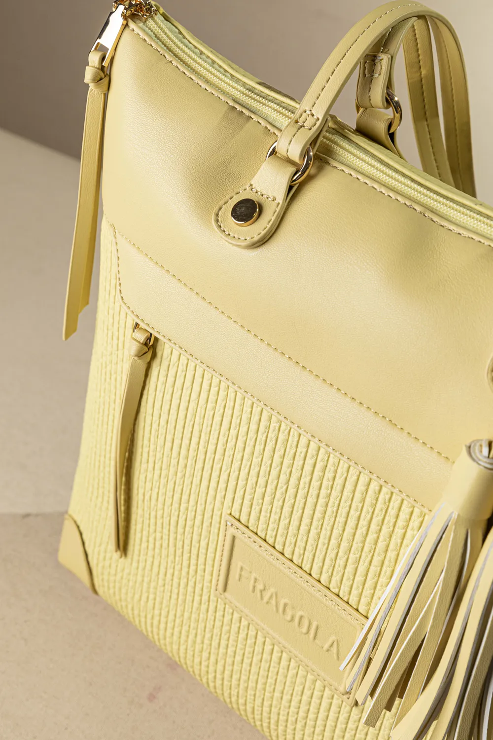 Μεγάλη τσάντα ώμου με casual logo