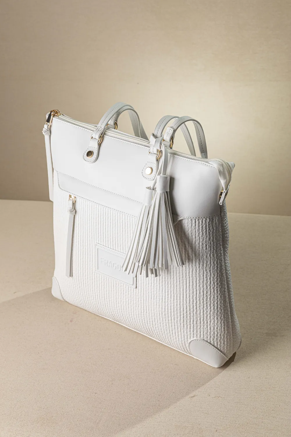 Μεγάλη τσάντα ώμου με casual logo