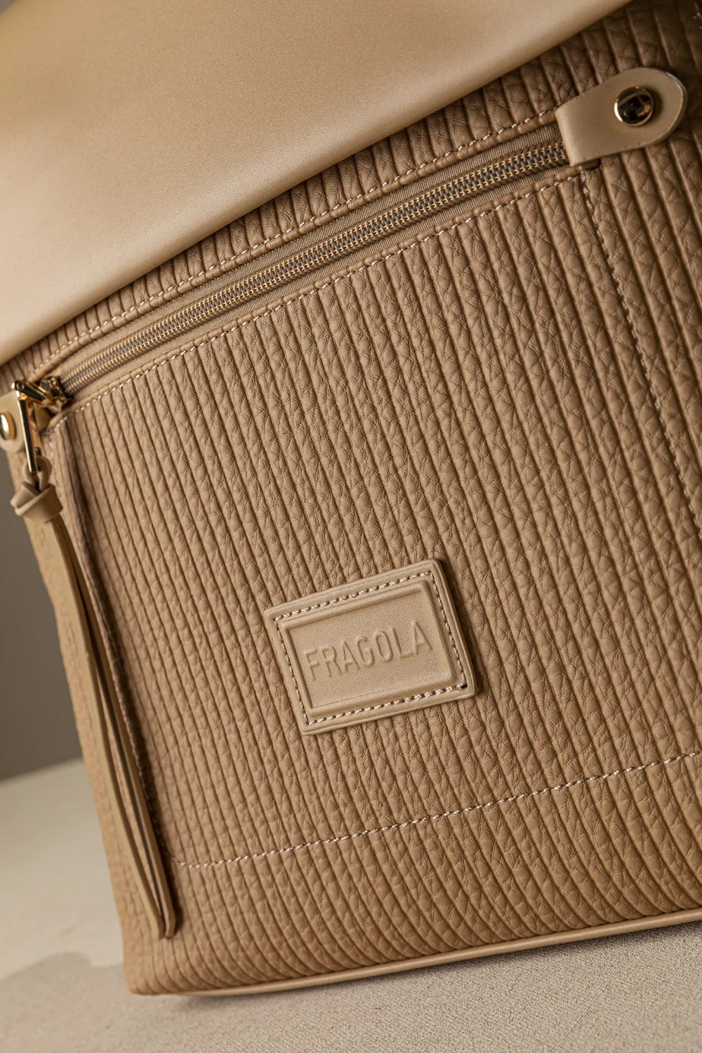 Μεγάλο backpack με καπάκι