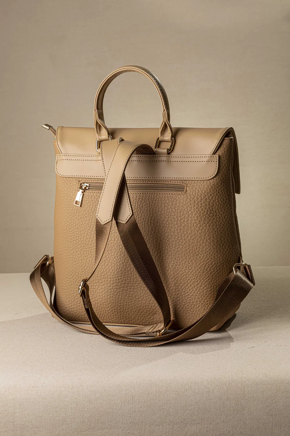 Μεγάλο backpack με καπάκι