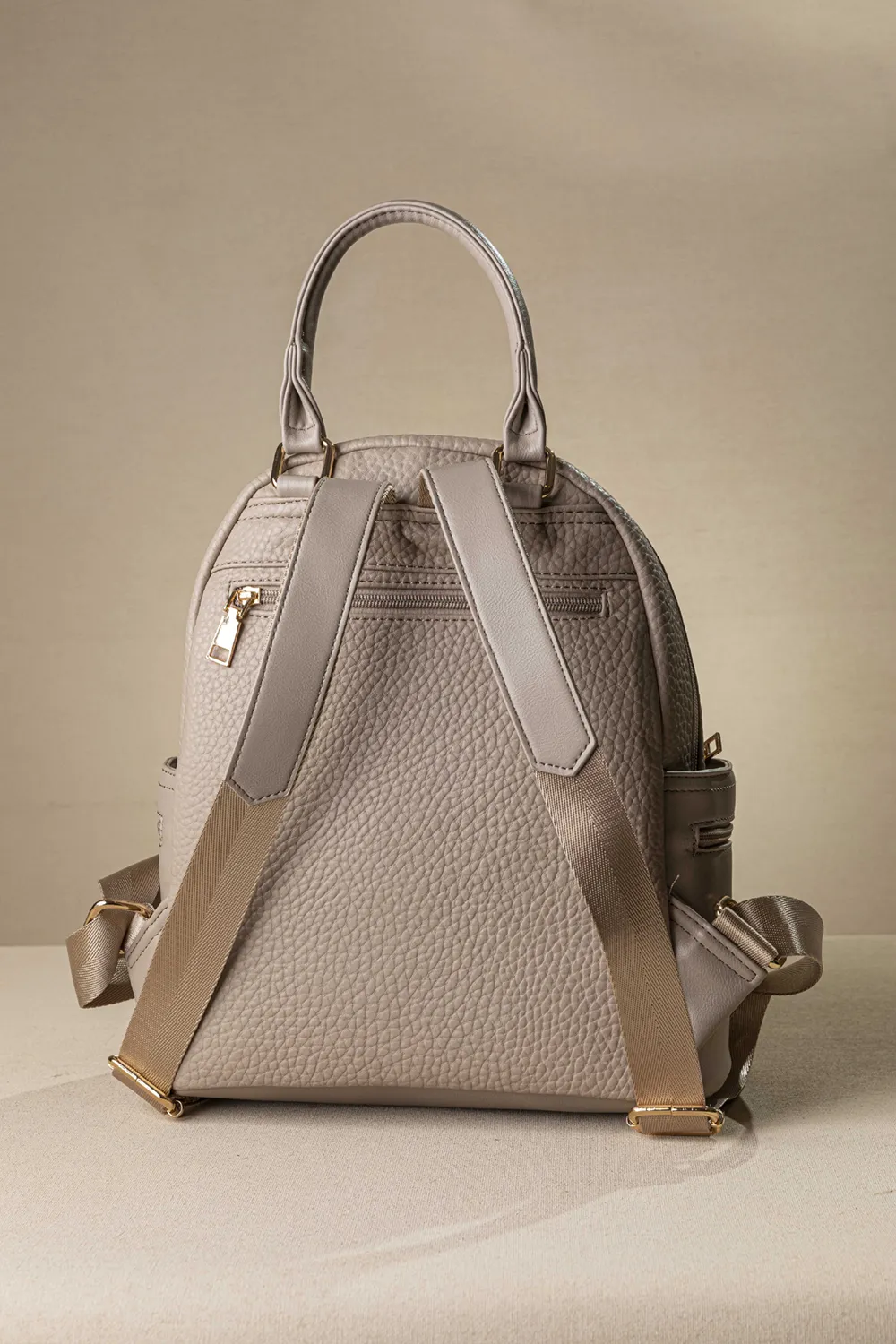 Μαλακό μεγάλο backpack με σταθερό πάτο