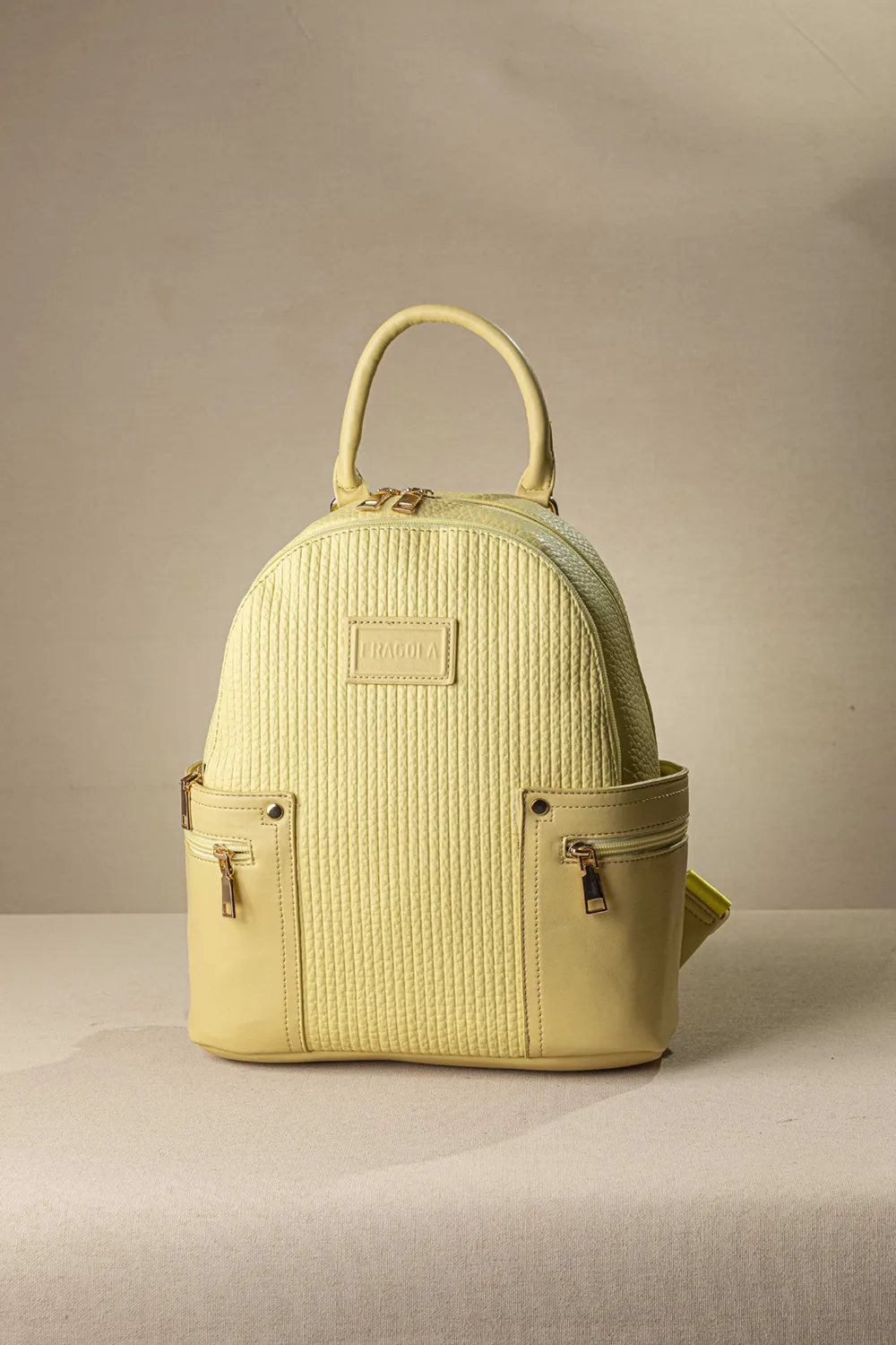 Μαλακό μεγάλο backpack με σταθερό πάτο