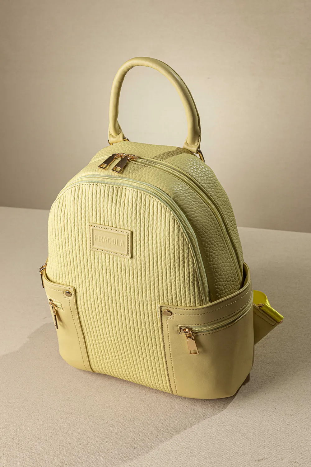 Μαλακό μεγάλο backpack με σταθερό πάτο