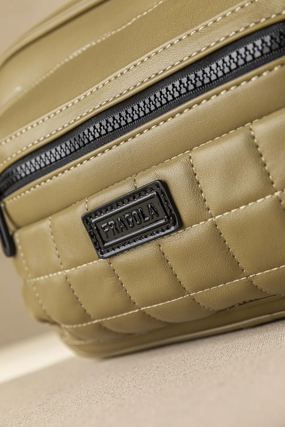 Μεγάλη, άνετη και ελαφριά χιαστί τσάντα