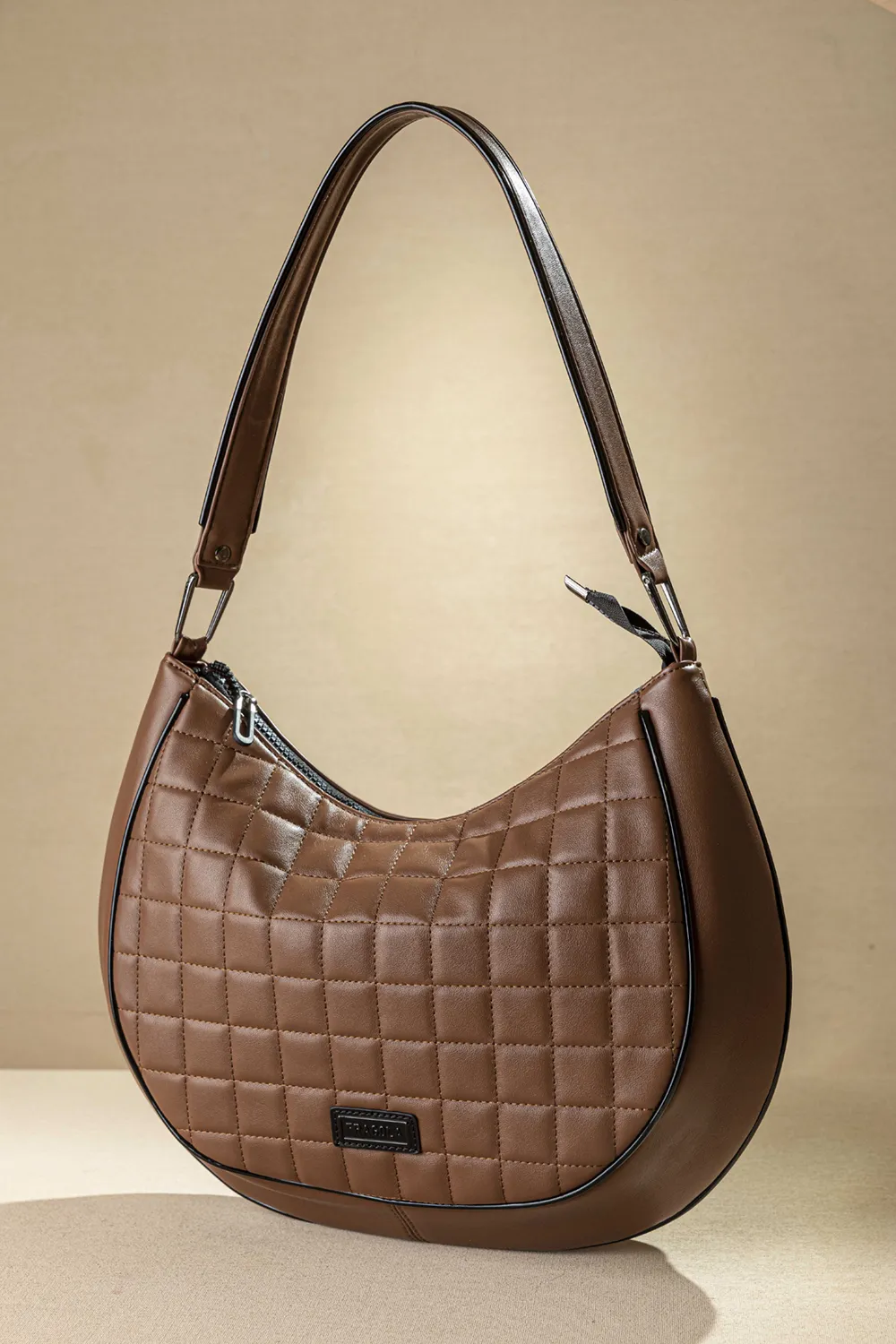 Τσάντα ώμου με ιδιαίτερο κόψιμο