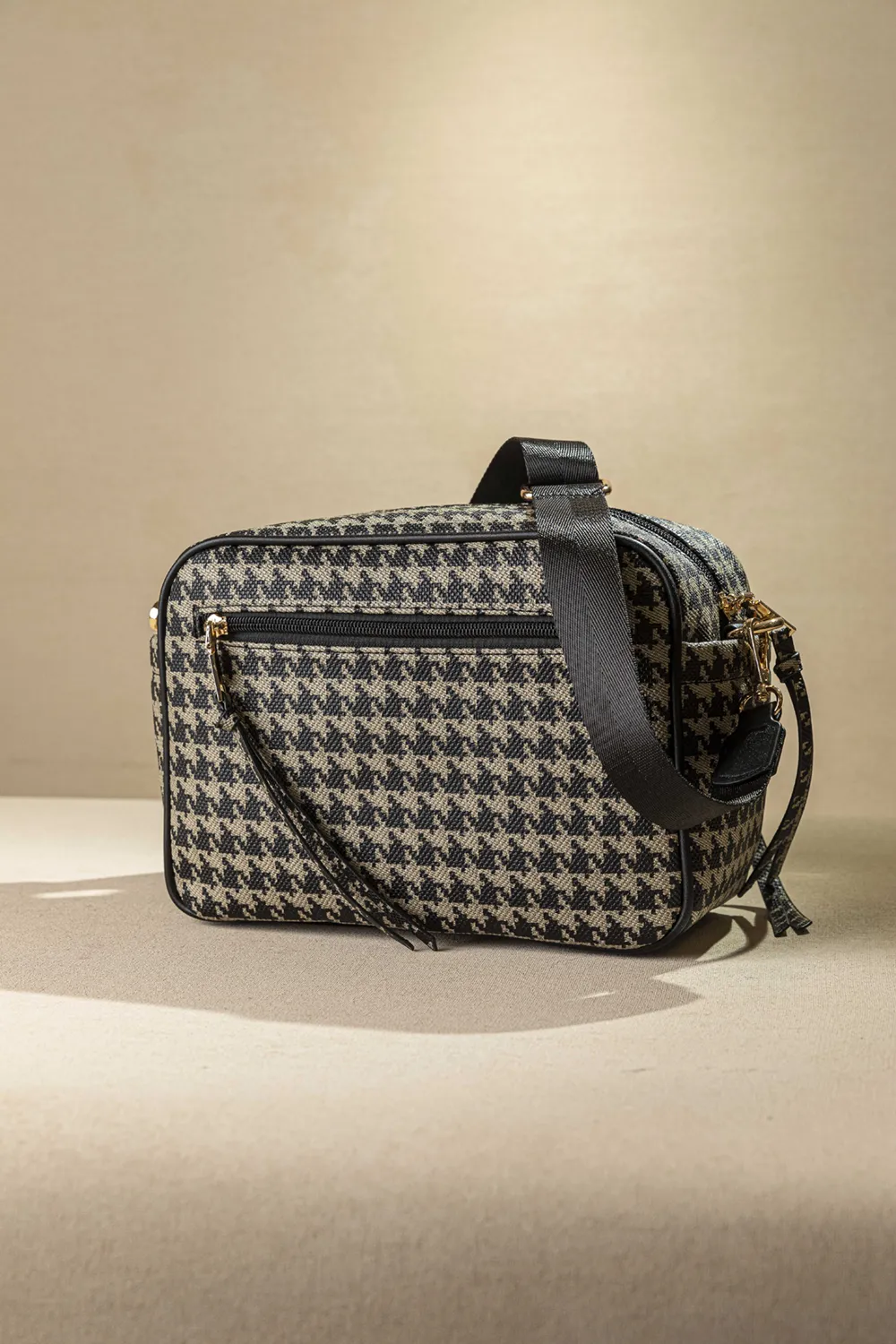 Μεγάλη, άνετη και ελαφριά χιαστί τσάντα