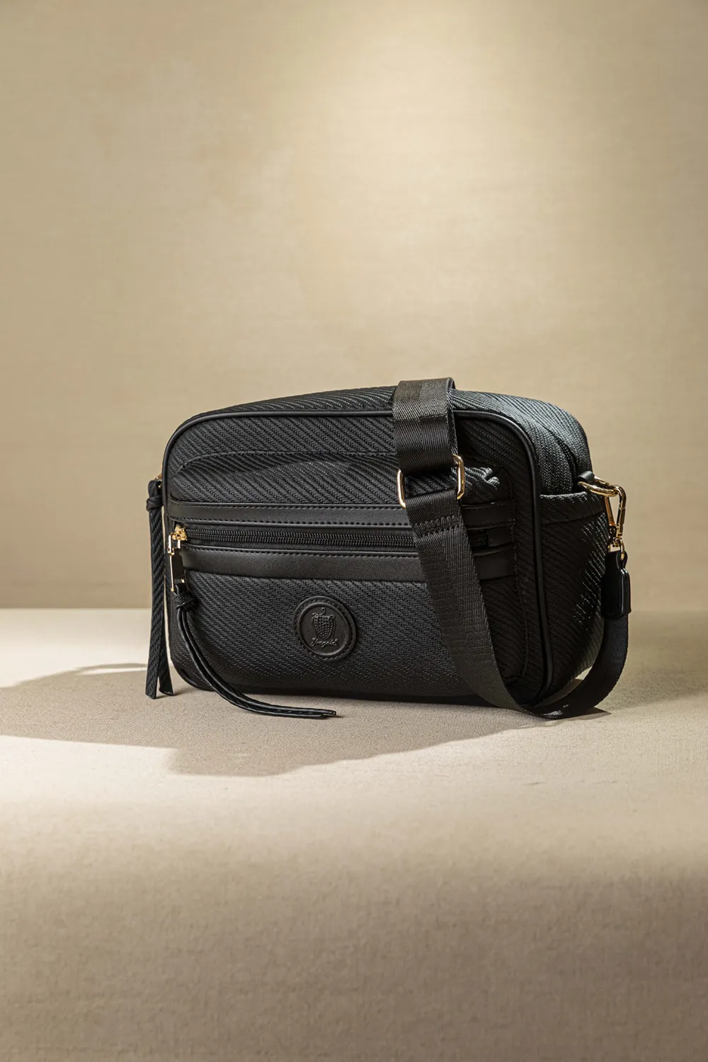 Μεγάλη, άνετη και ελαφριά χιαστί τσάντα