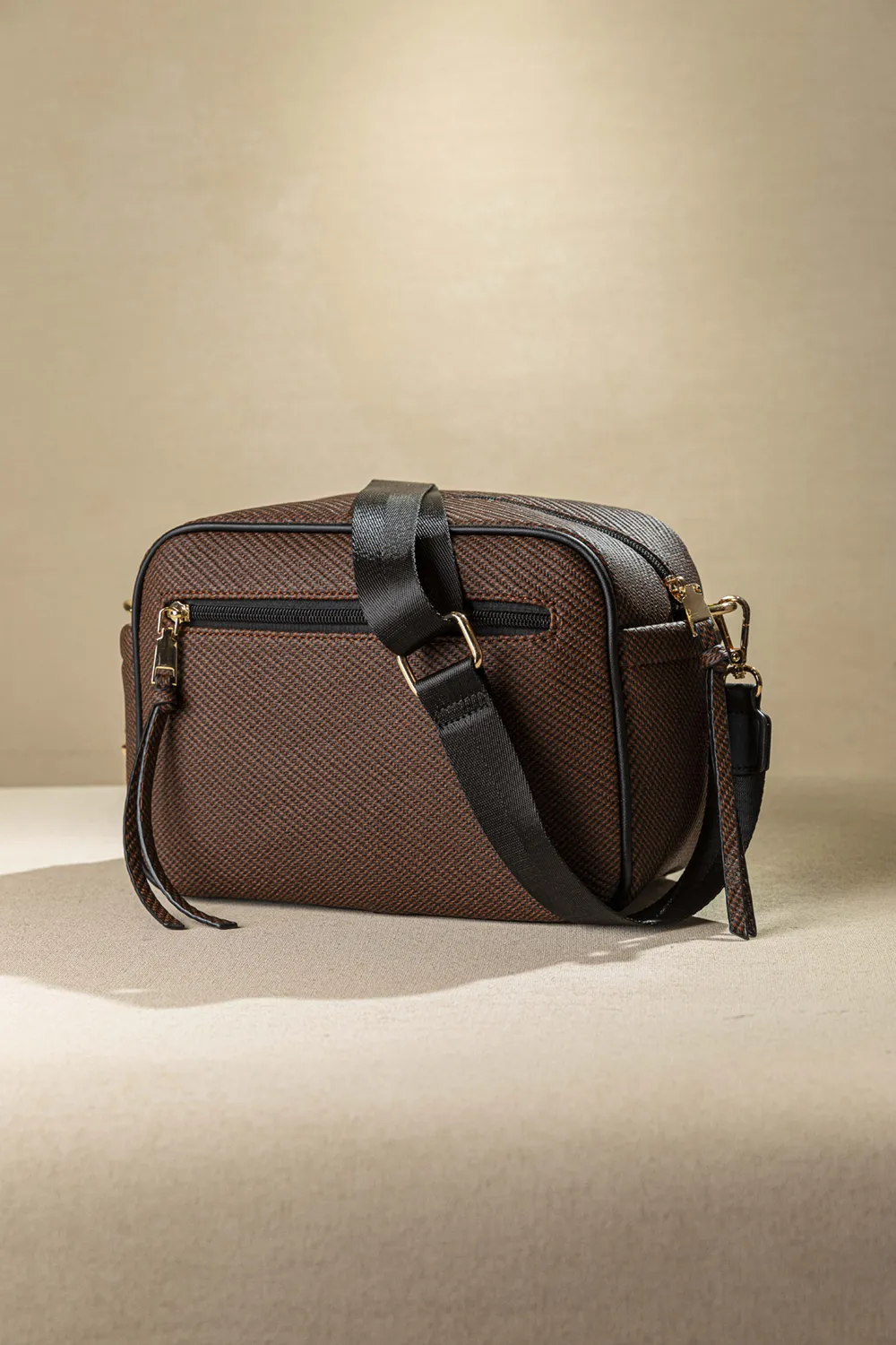 Μεγάλη, άνετη και ελαφριά χιαστί τσάντα