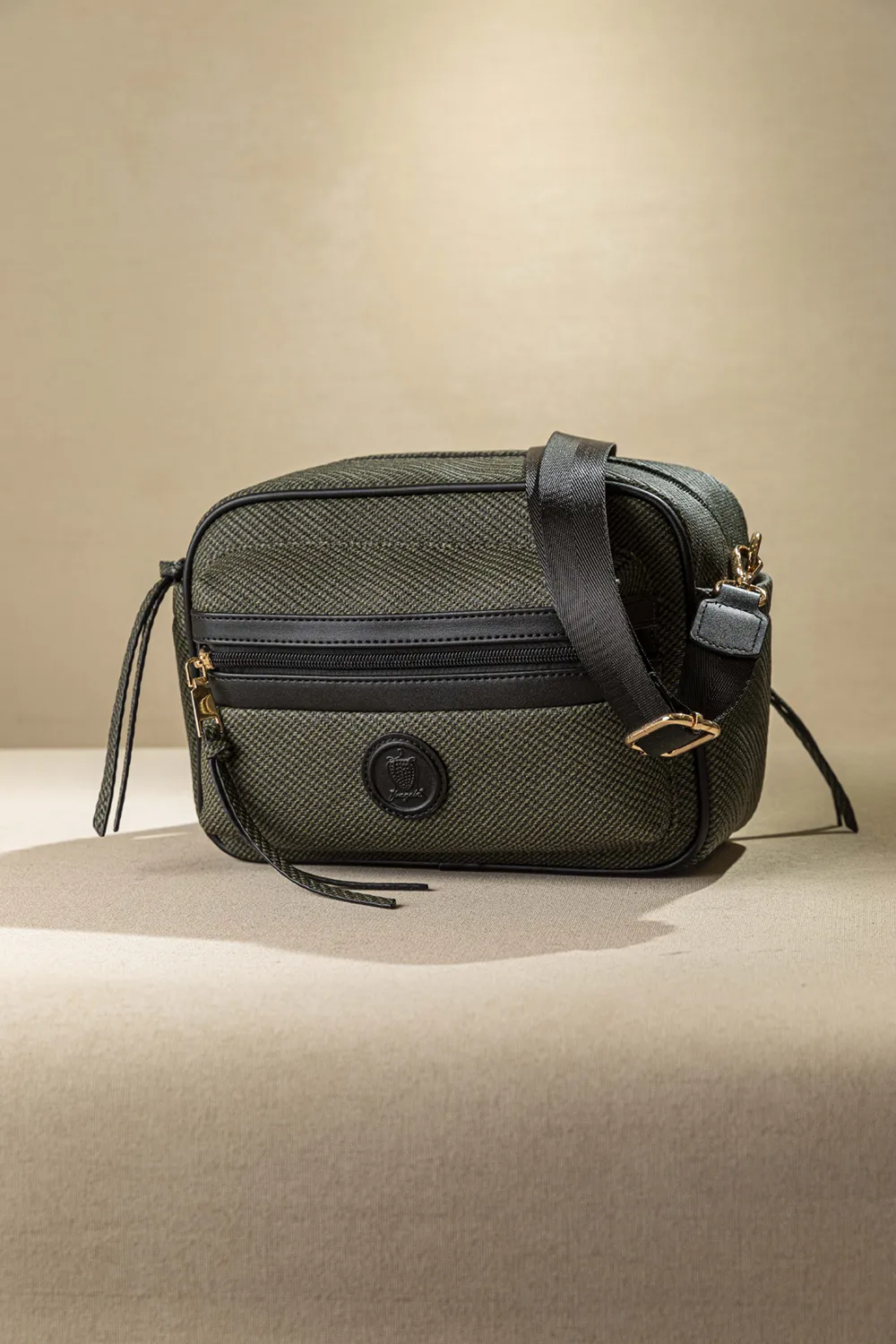 Μεγάλη, άνετη και ελαφριά χιαστί τσάντα