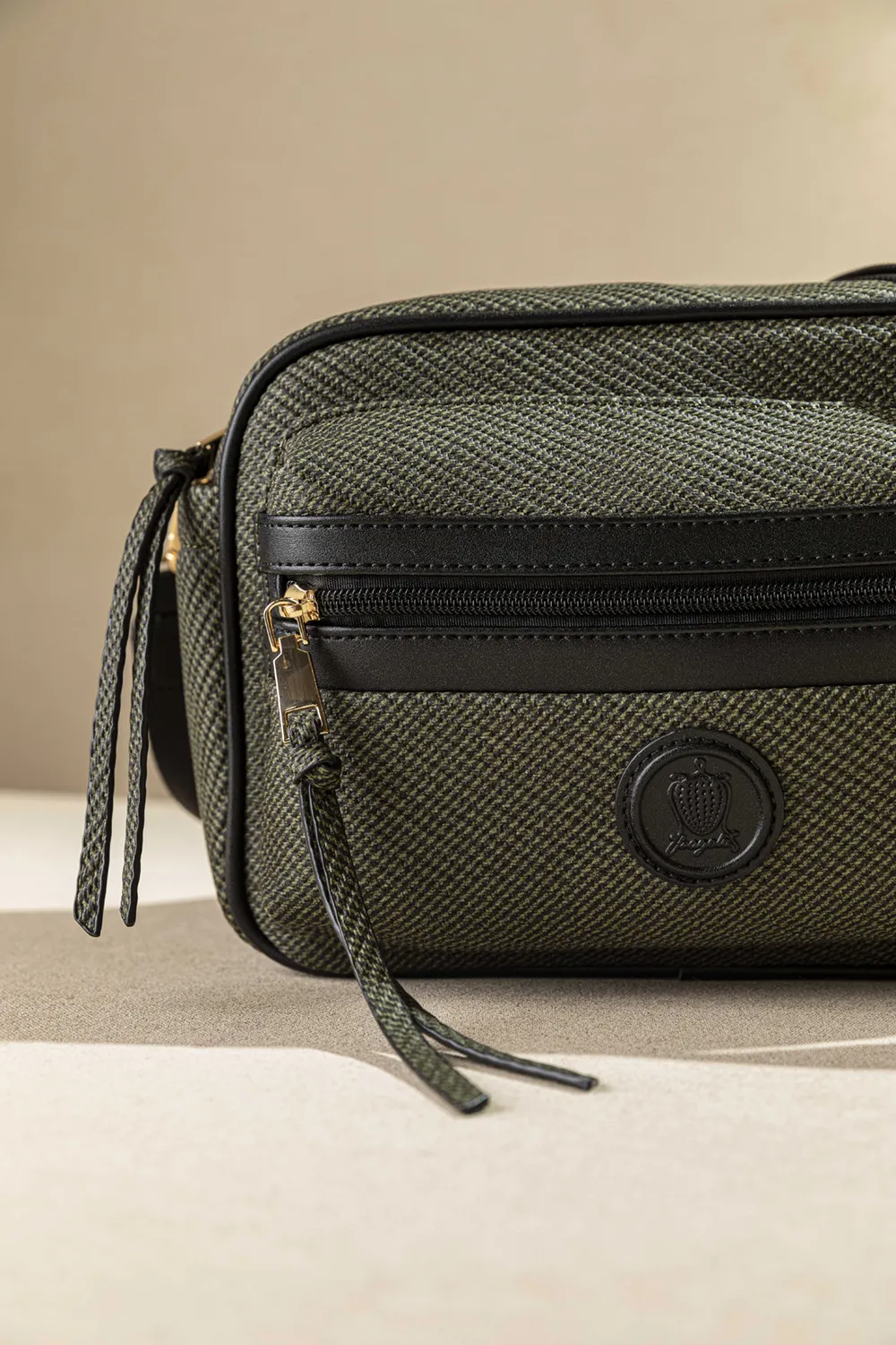 Μεγάλη, άνετη και ελαφριά χιαστί τσάντα