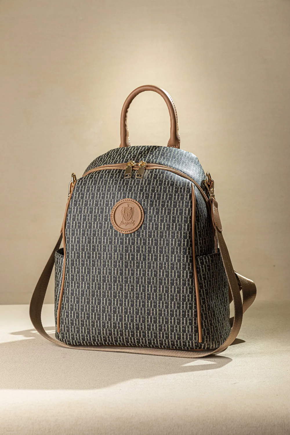 Πολυμορφικό backpack με casual logo Πολυμορφικό backpack με casual logo