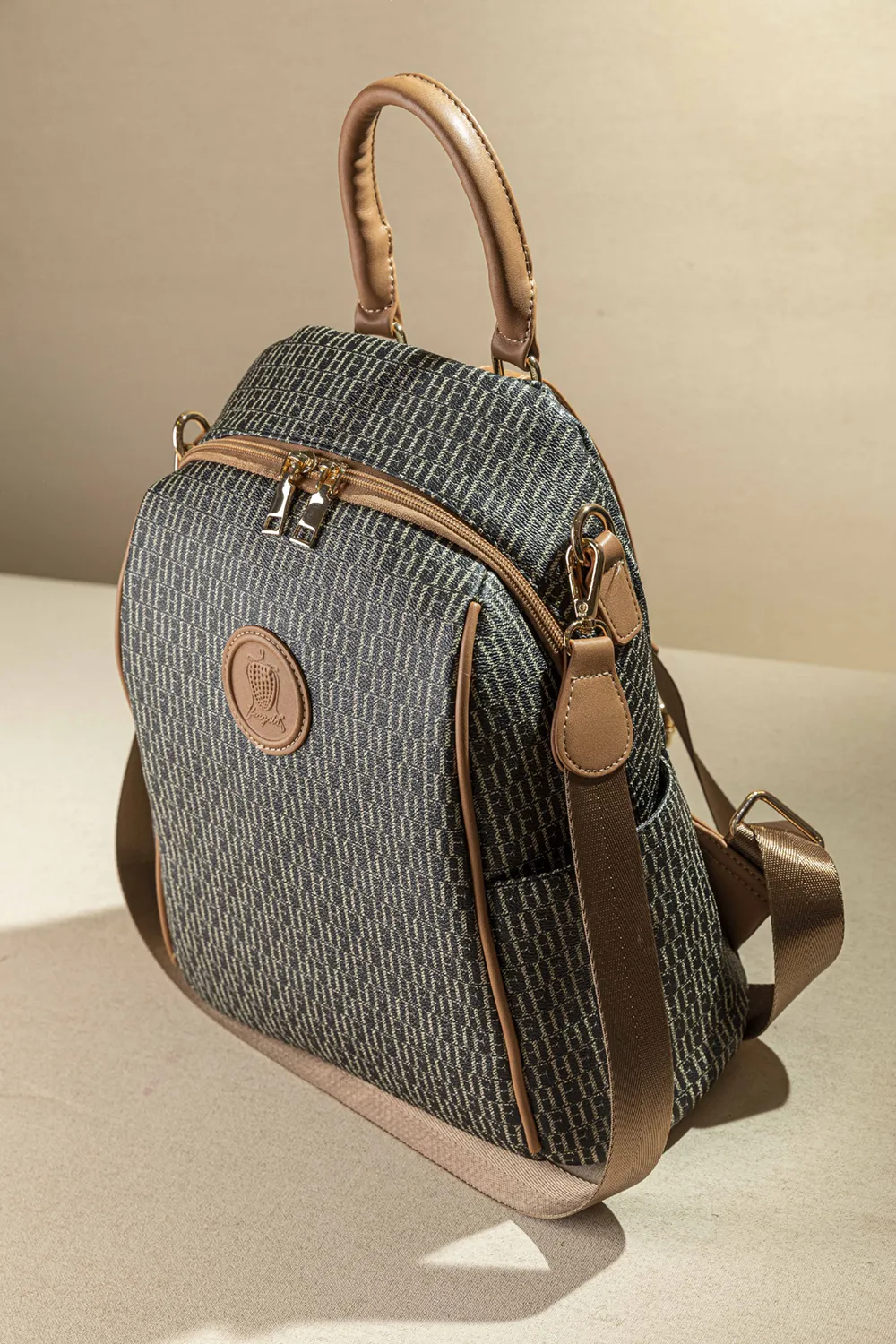 Πολυμορφικό backpack με casual logo Πολυμορφικό backpack με casual logo