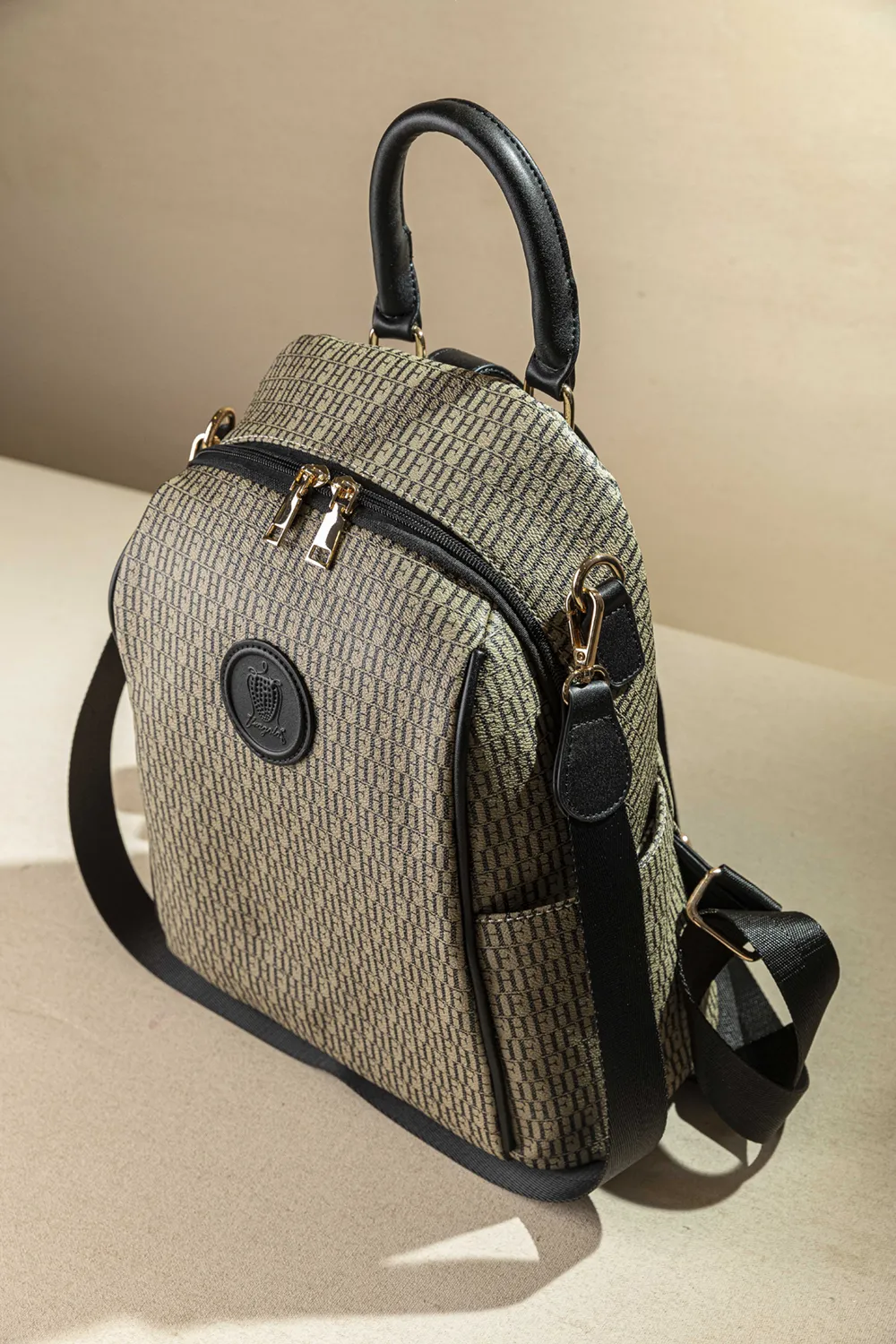 Πολυμορφικό backpack με casual logo Πολυμορφικό backpack με casual logo