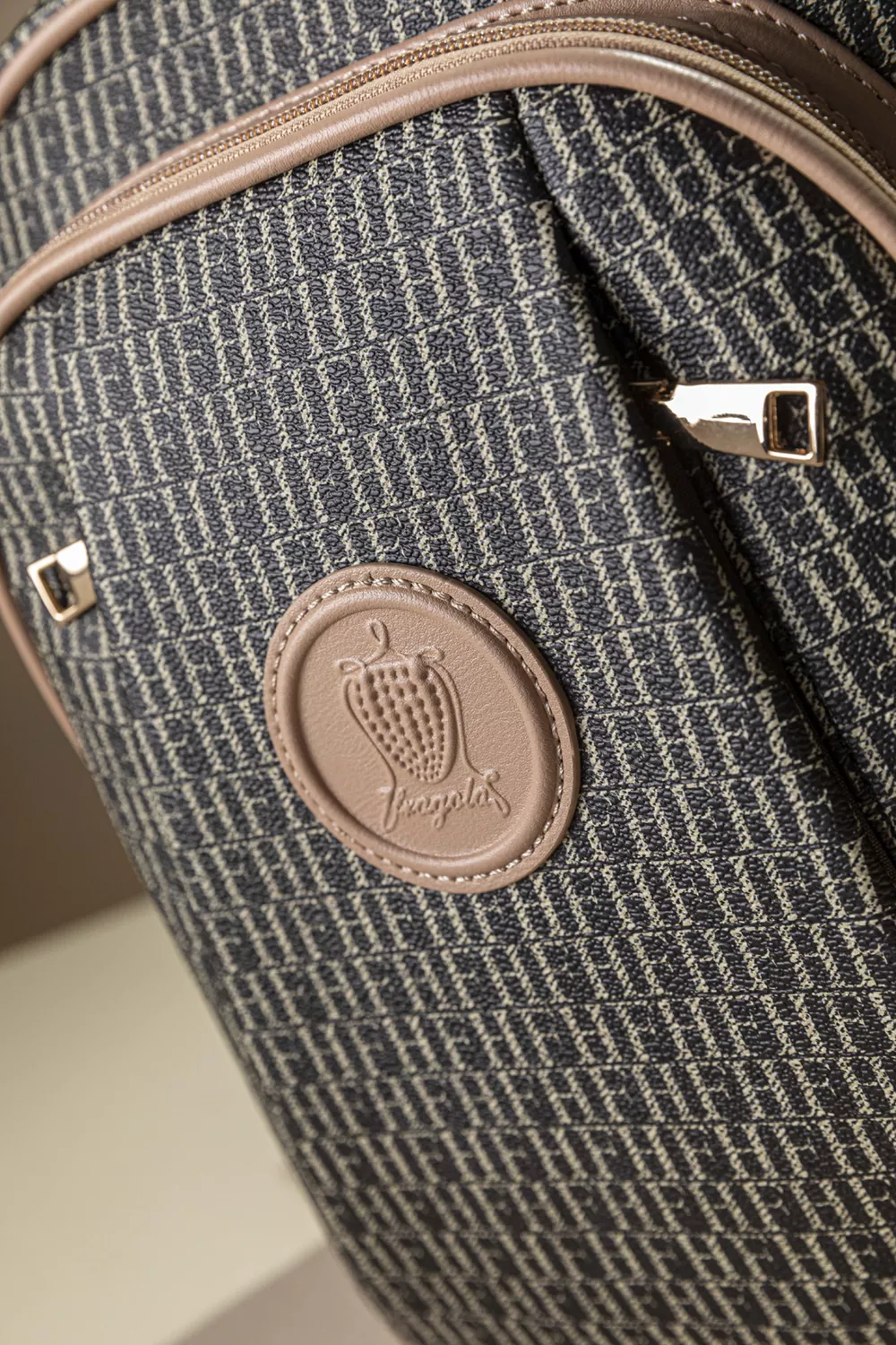 Allday Backpack με πολλές τσέπες με casual logo