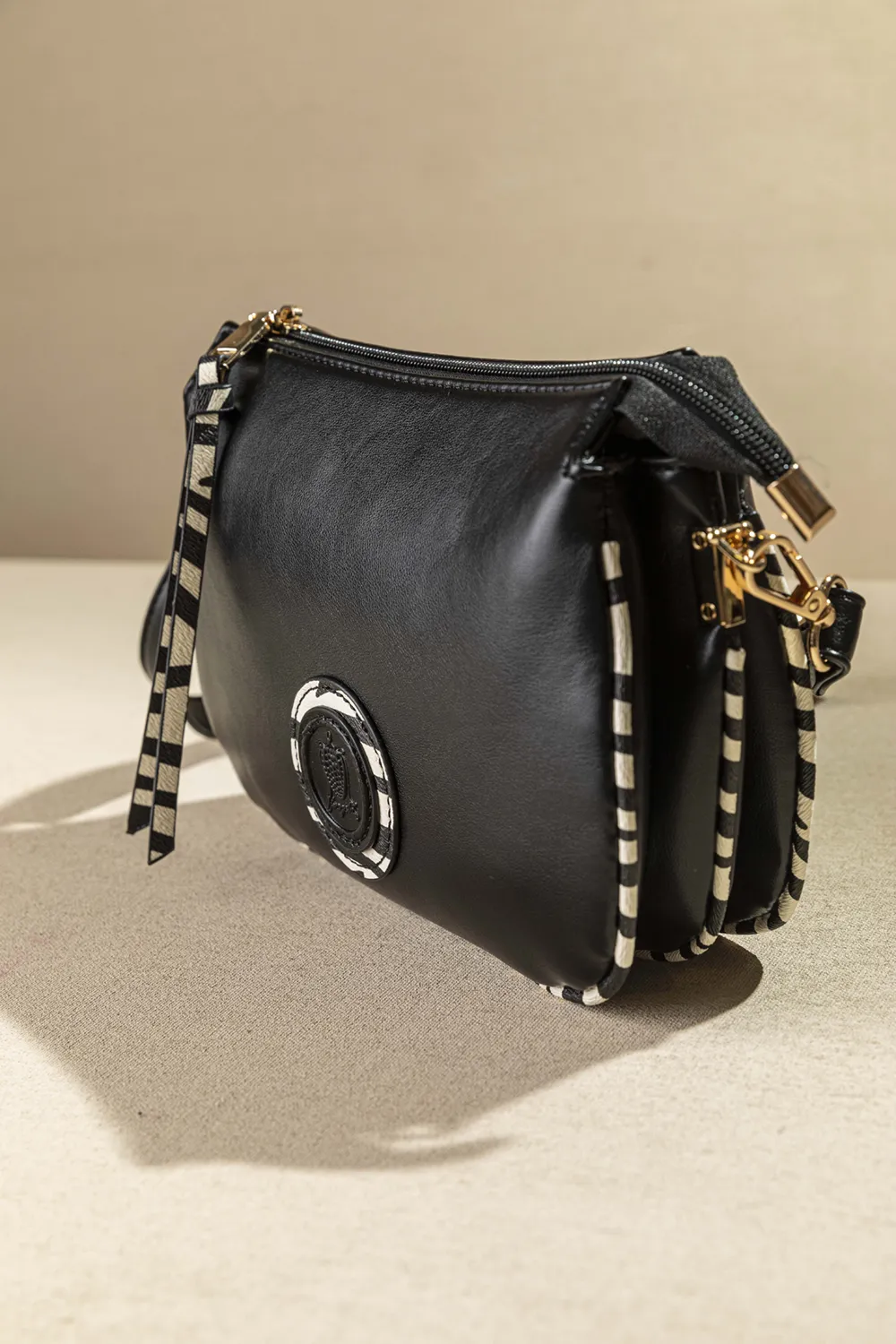 Χιαστί τρίχωρη τσάντα με zebra print φινιρίσματα