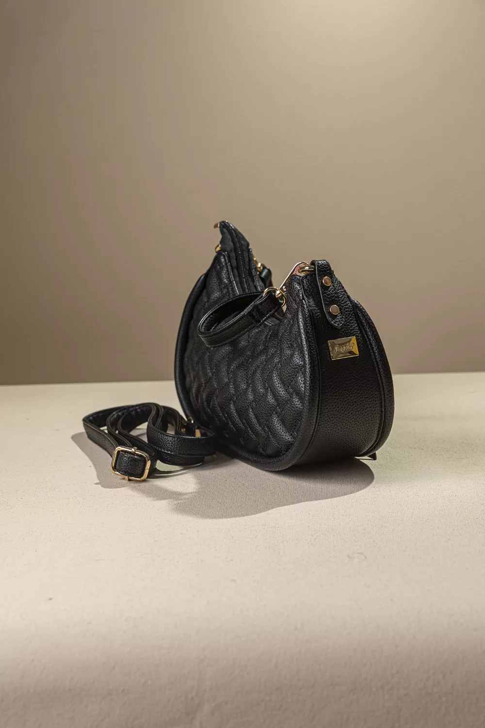 Μικρή μαλακή τσάντα υλικό με puffy γαζιά.