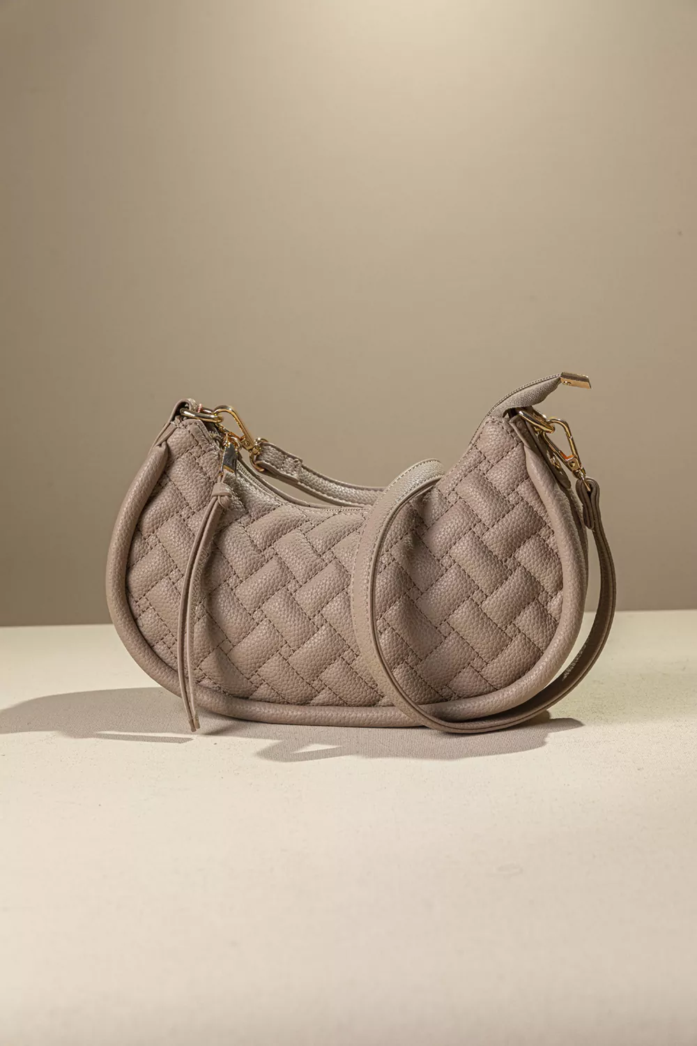 Μικρή μαλακή τσάντα υλικό με puffy γαζιά.