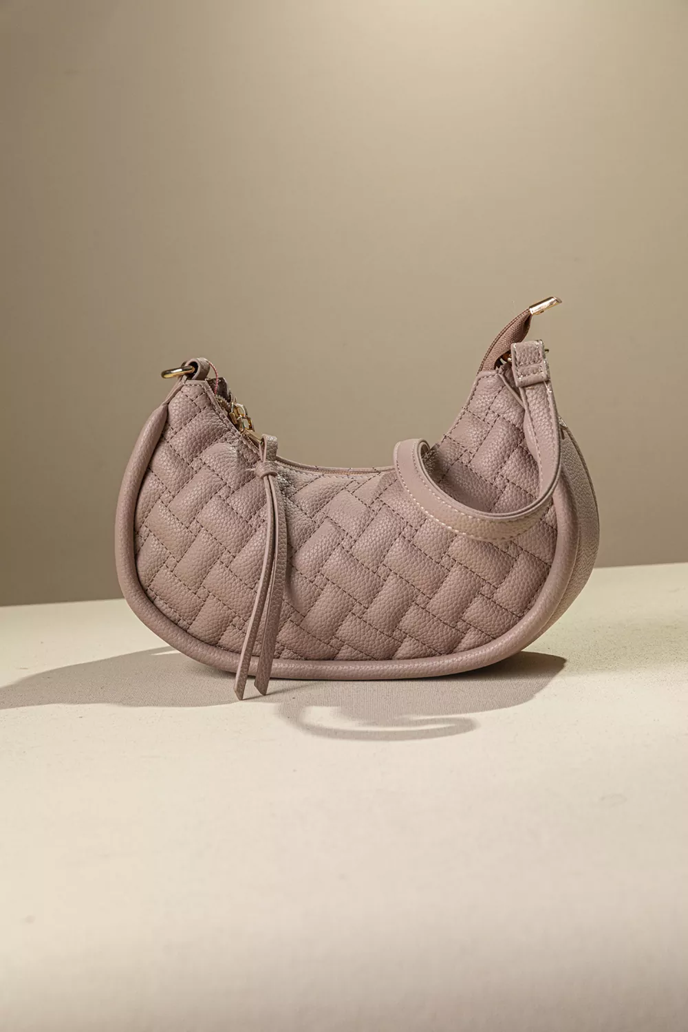 Μικρή μαλακή τσάντα υλικό με puffy γαζιά.