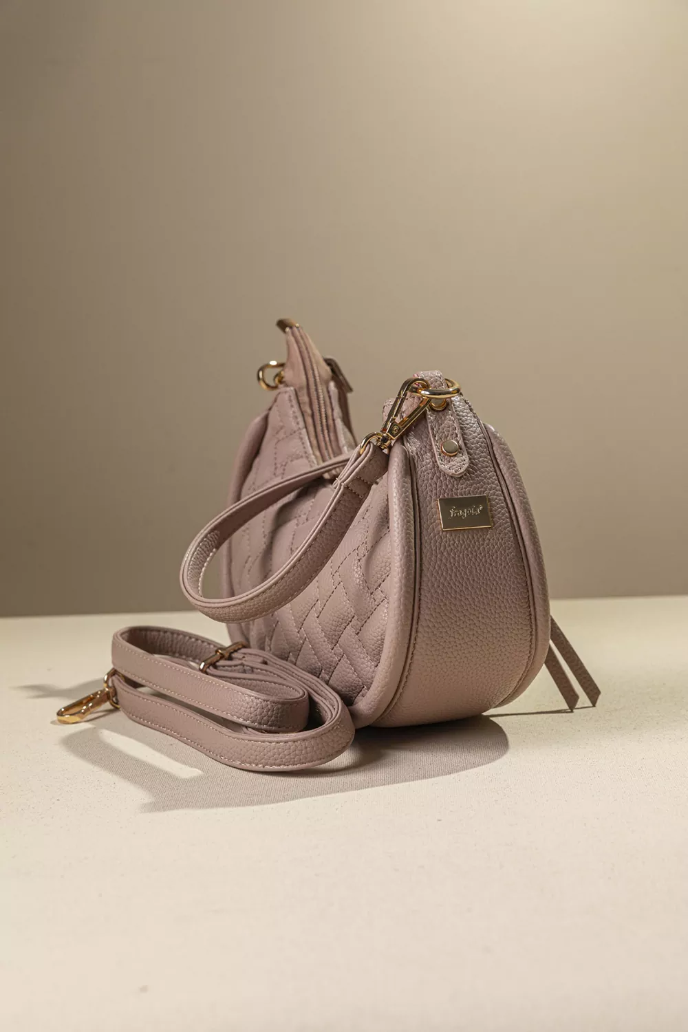 Μικρή μαλακή τσάντα υλικό με puffy γαζιά.