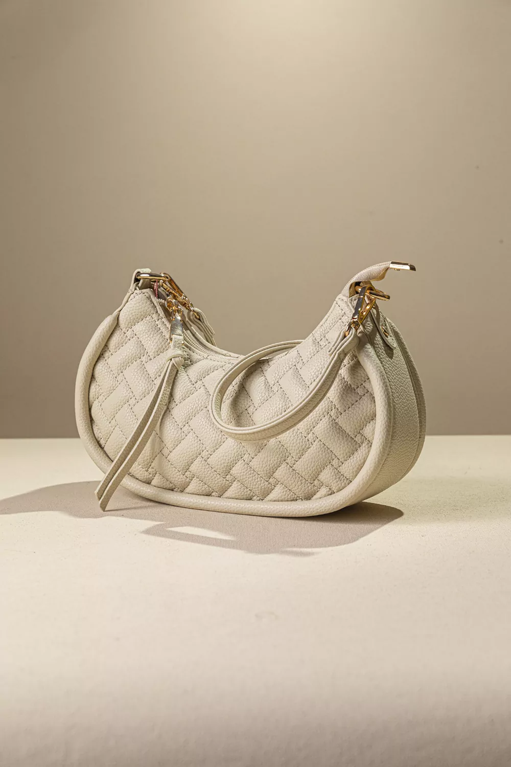 Μικρή μαλακή τσάντα υλικό με puffy γαζιά.