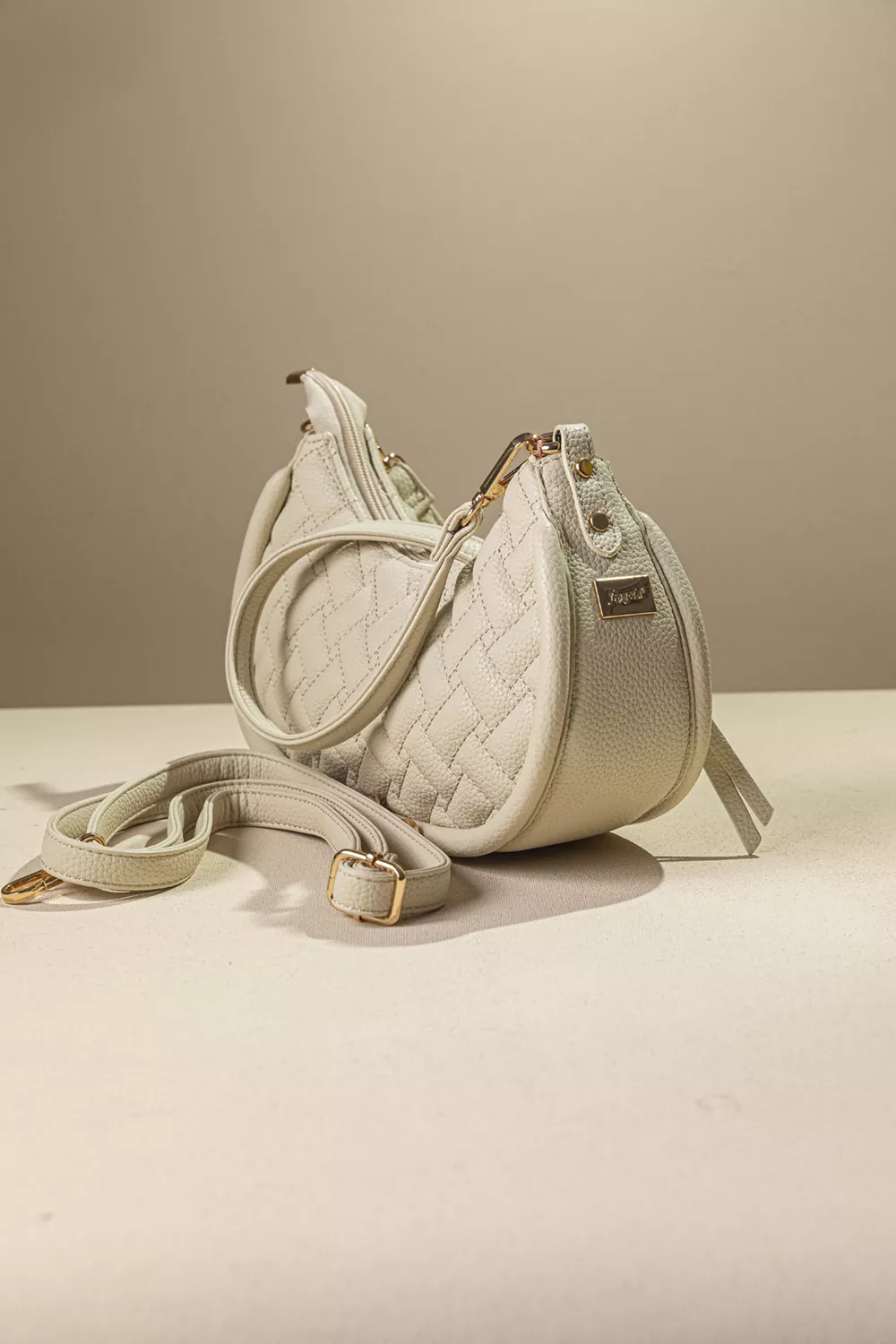 Μικρή μαλακή τσάντα υλικό με puffy γαζιά.