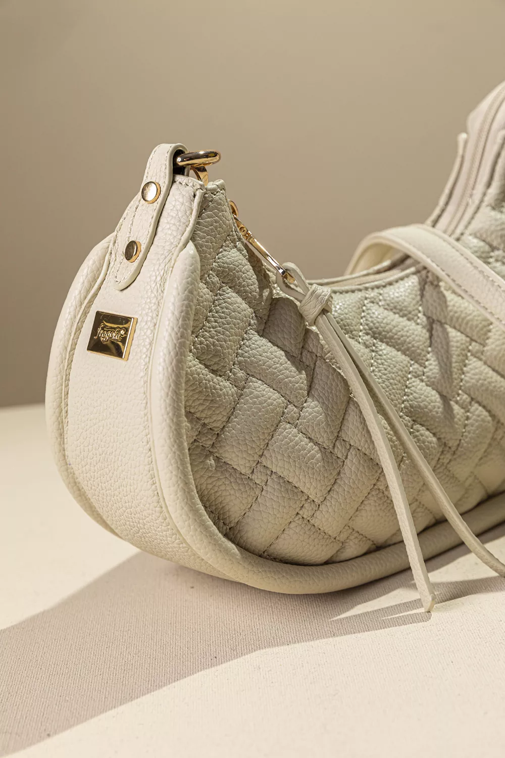 Μικρή μαλακή τσάντα υλικό με puffy γαζιά.